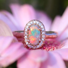 0,78ct Schwarzer Kristall Opal & Diamant Halo Ring in 18K Rose Gold