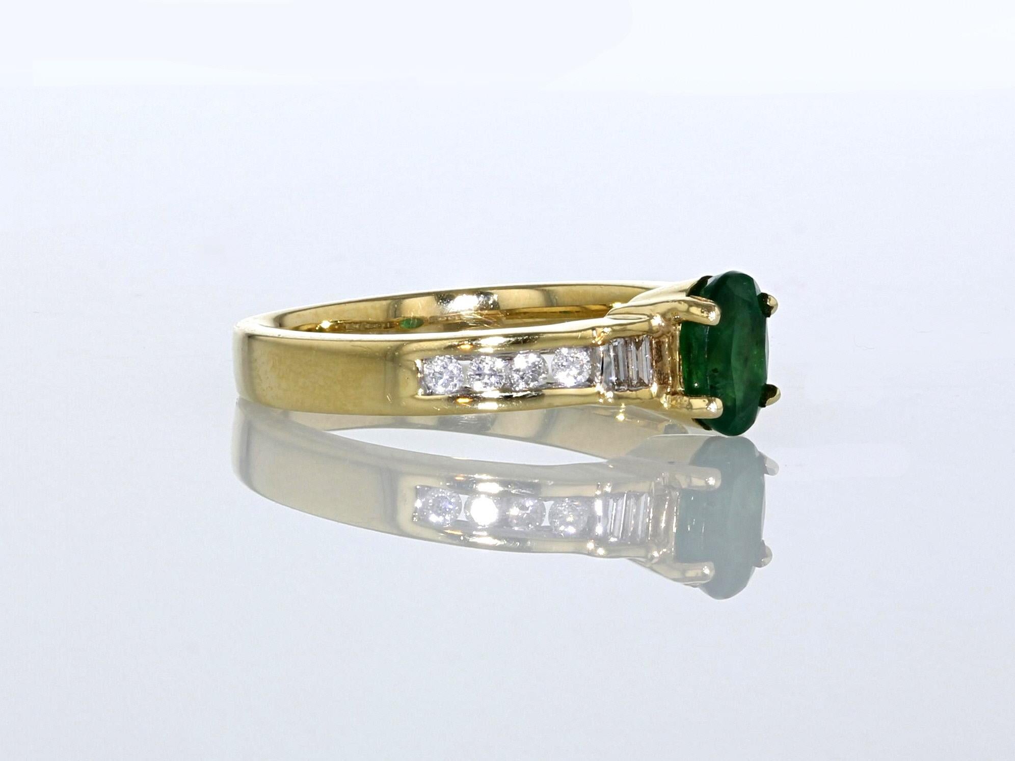 0,78 Karat natürlicher Smaragd 14K Gelbgold Ring (Ovalschliff) im Angebot