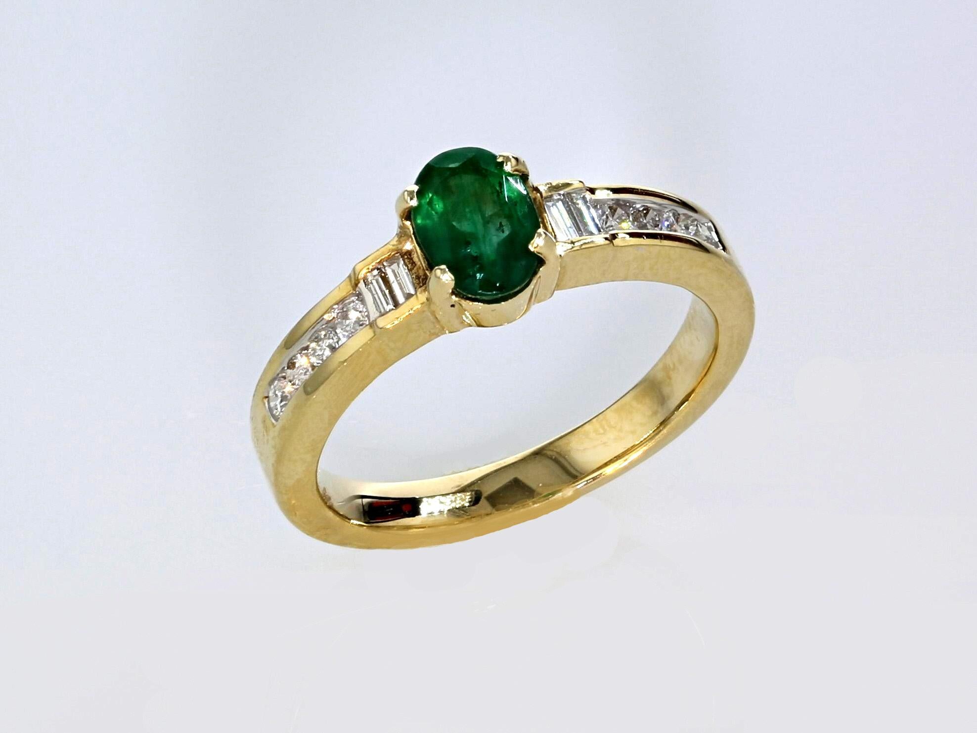 0,78 Karat natürlicher Smaragd 14K Gelbgold Ring Damen im Angebot