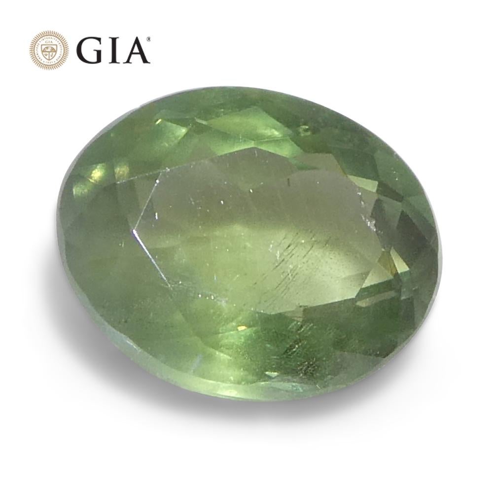 Femenino o masculino 0,78 ct Alejandrita oval de color verde amarillento a púrpura grisáceo certificada por la GIA India Un en venta