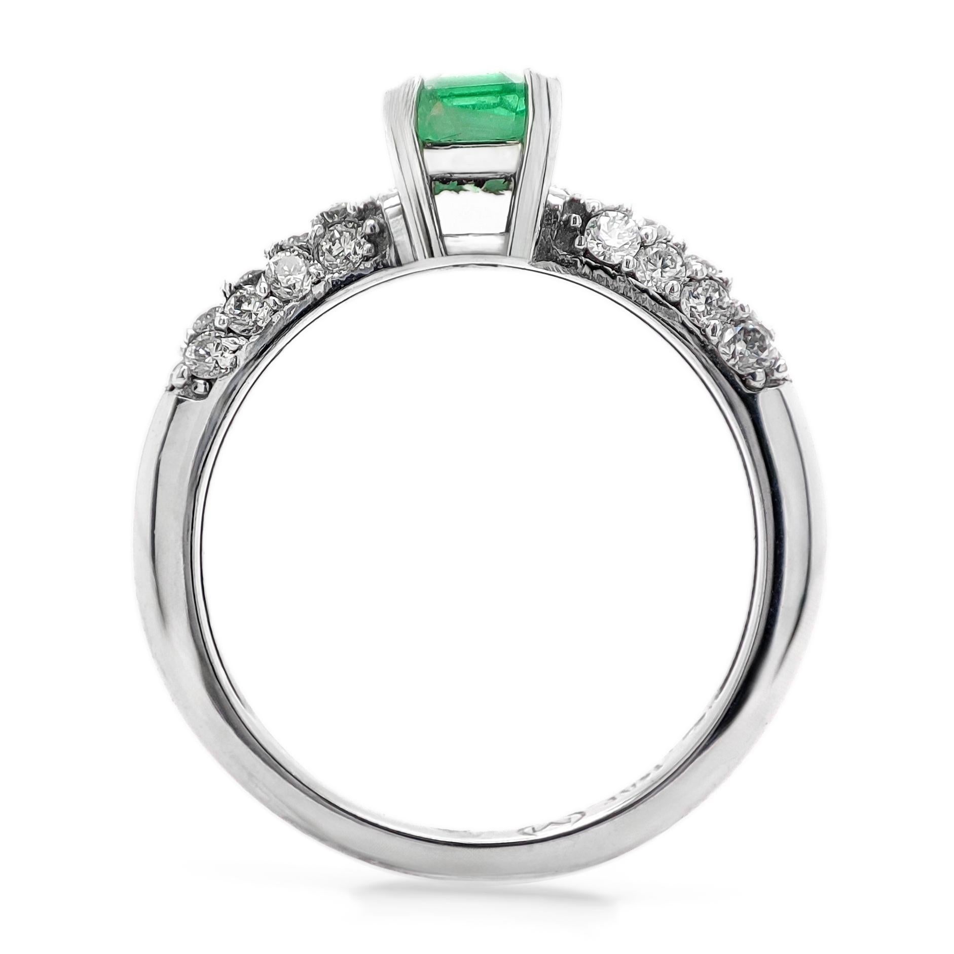 NO RESERVE 0.78CTW  Emerald and Diamond 14K white Gold Ring In New Condition For Sale In Ramat Gan, IL