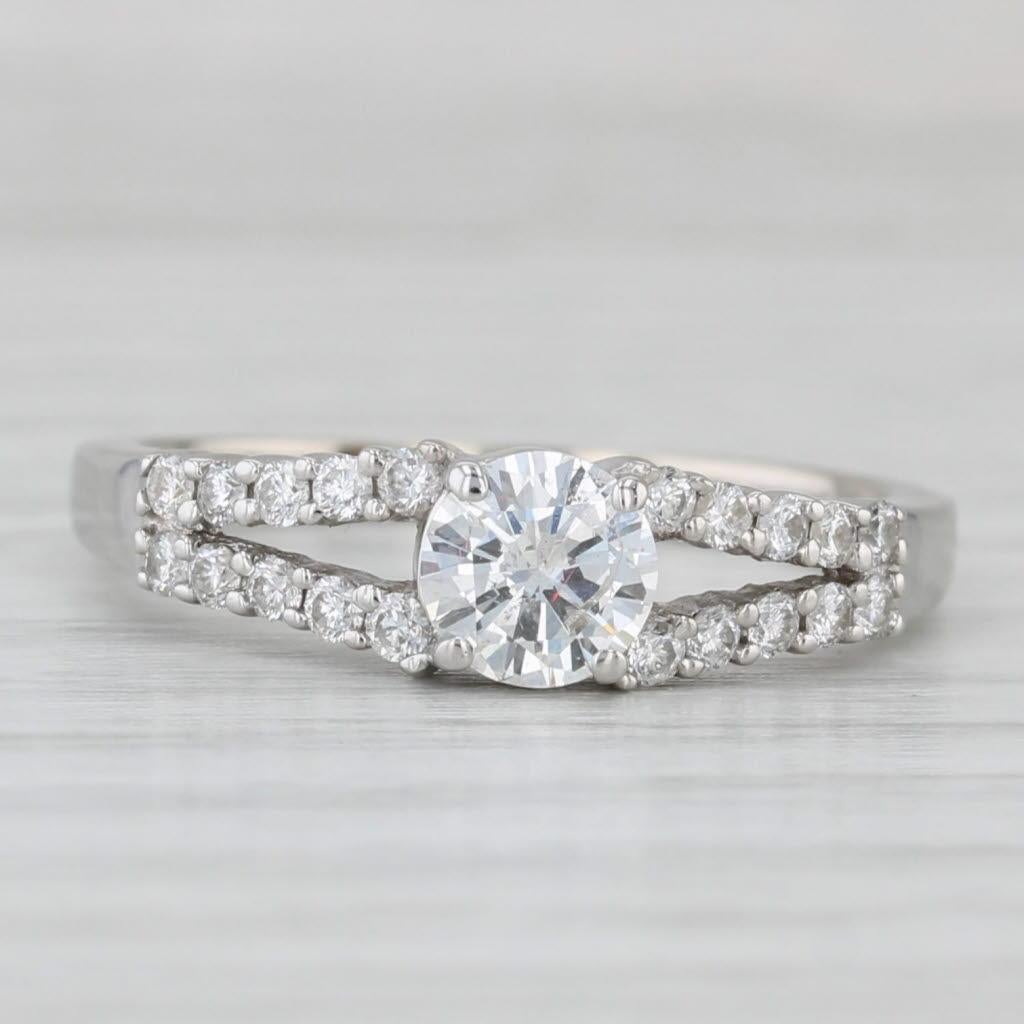 Anello di fidanzamento con diamante rotondo da 0,78ctw in oro bianco 18k misura 6,5 In condizioni buone in vendita a McLeansville, NC