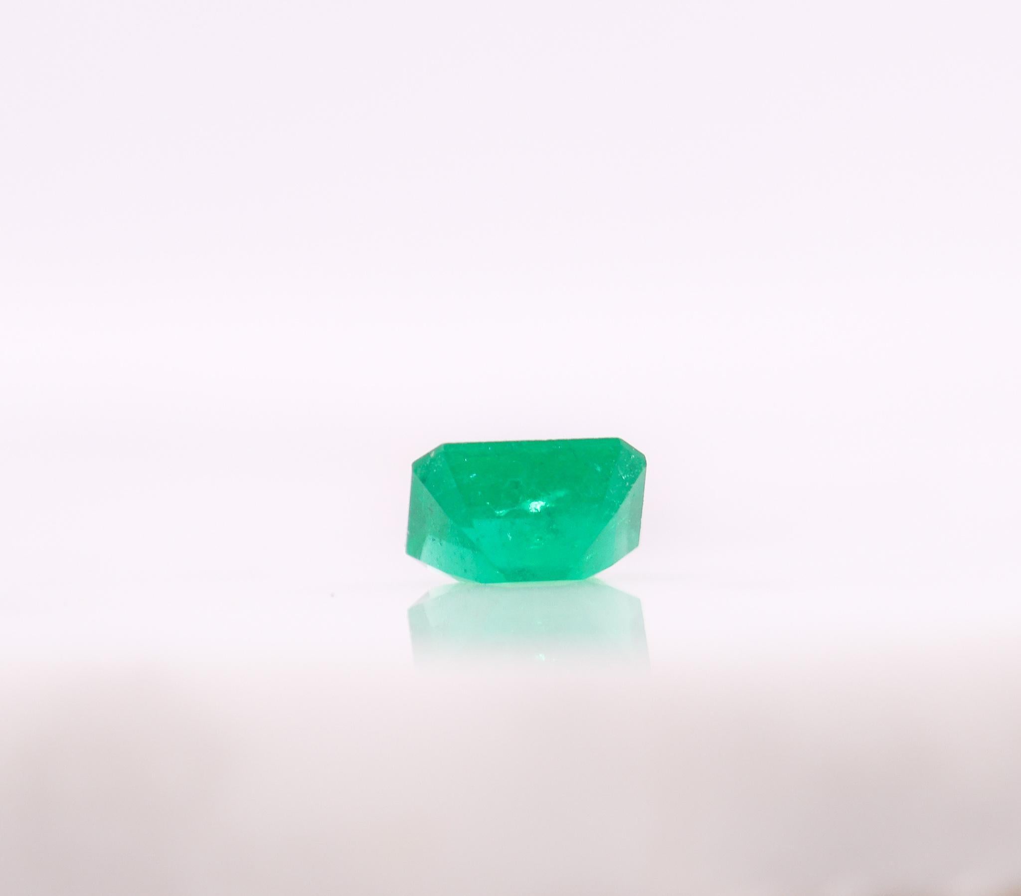 0,79 Karat kolumbianischer Smaragd Loser Edelstein Smaragdschliff 6,6x5,12 mm im Angebot 1