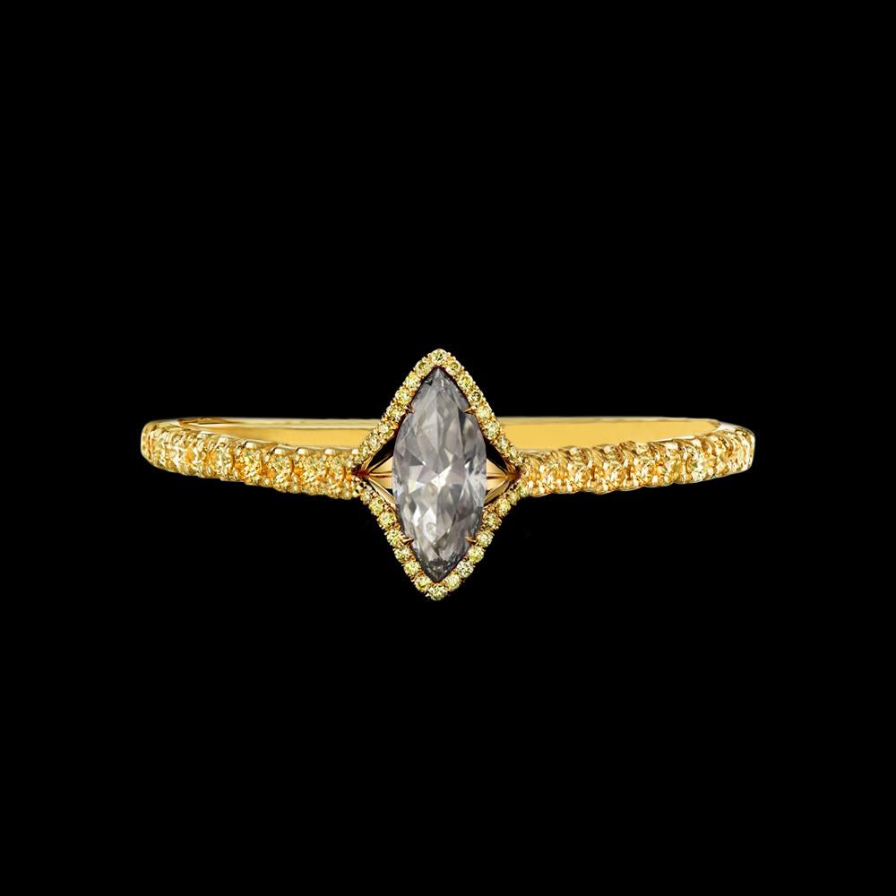 Contemporain Bague en or jaune 18 carats avec diamant gris clair fantaisie taille marquise de 0,79 carat en vente