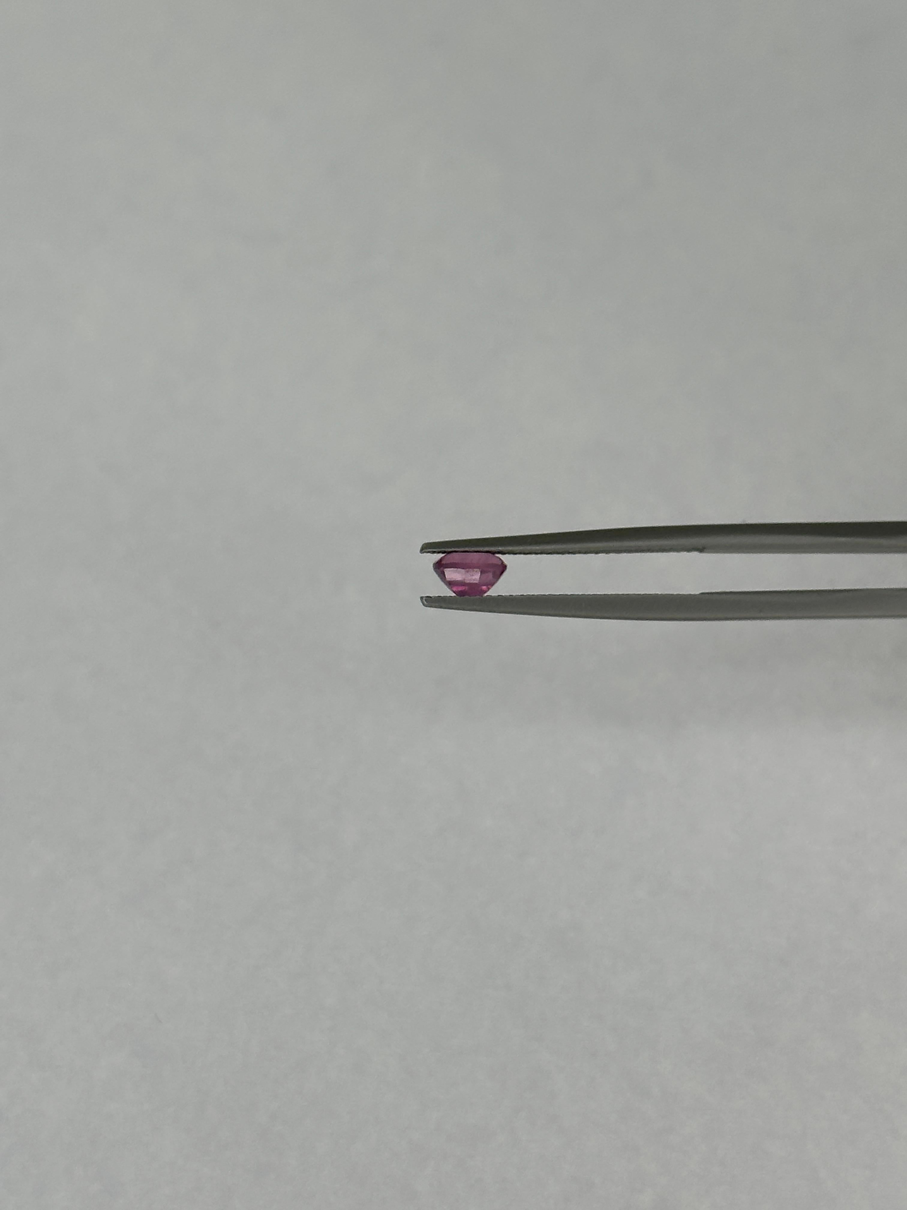 0.79 Carat Natural Fancy Pink Sapphire In New Condition For Sale In Hua Hin, TH
