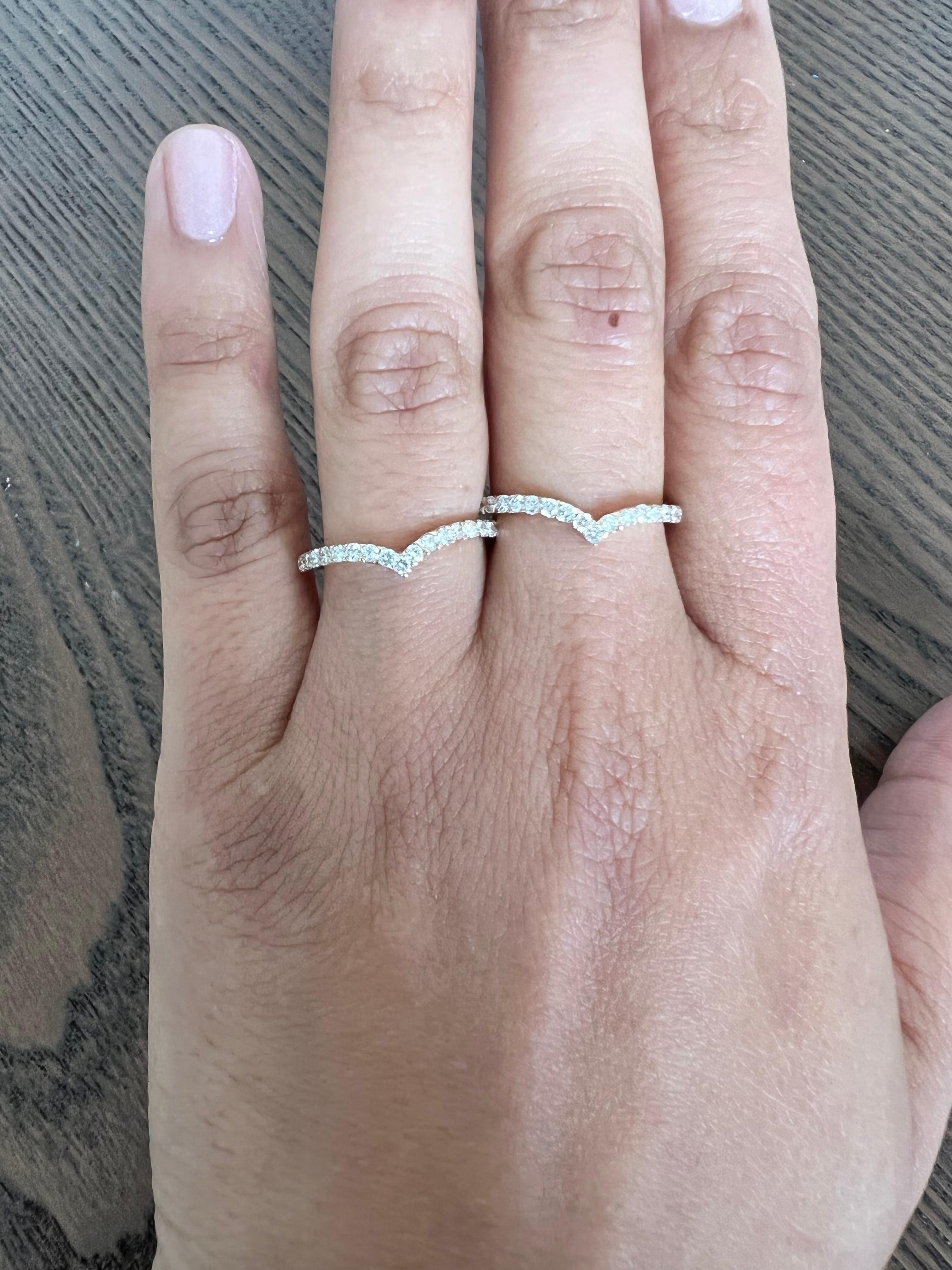 0.79 Carat Round Cut Diamond Rose Gold Bands For Sale 5