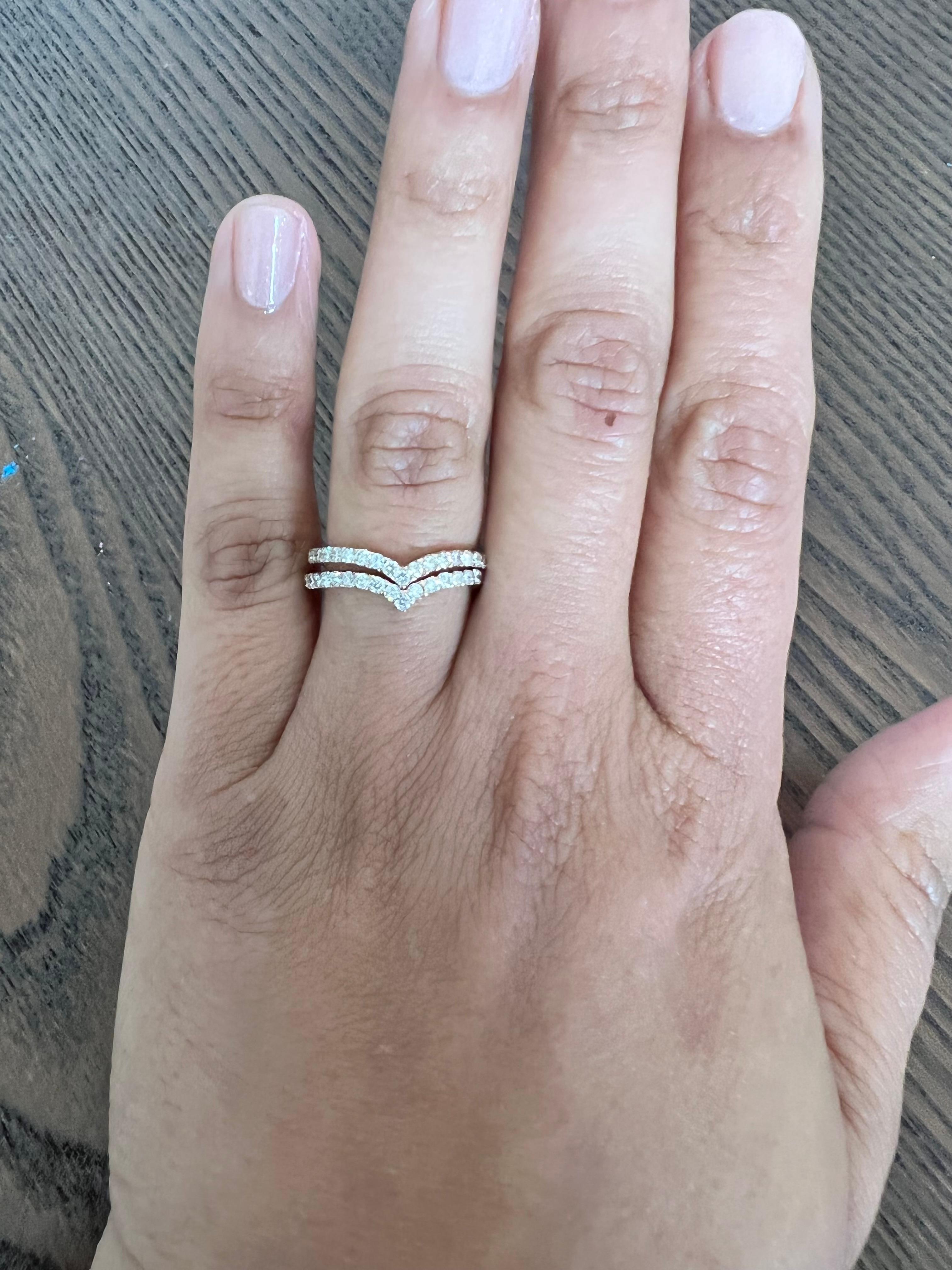 0.79 Carat Round Cut Diamond Rose Gold Bands For Sale 2