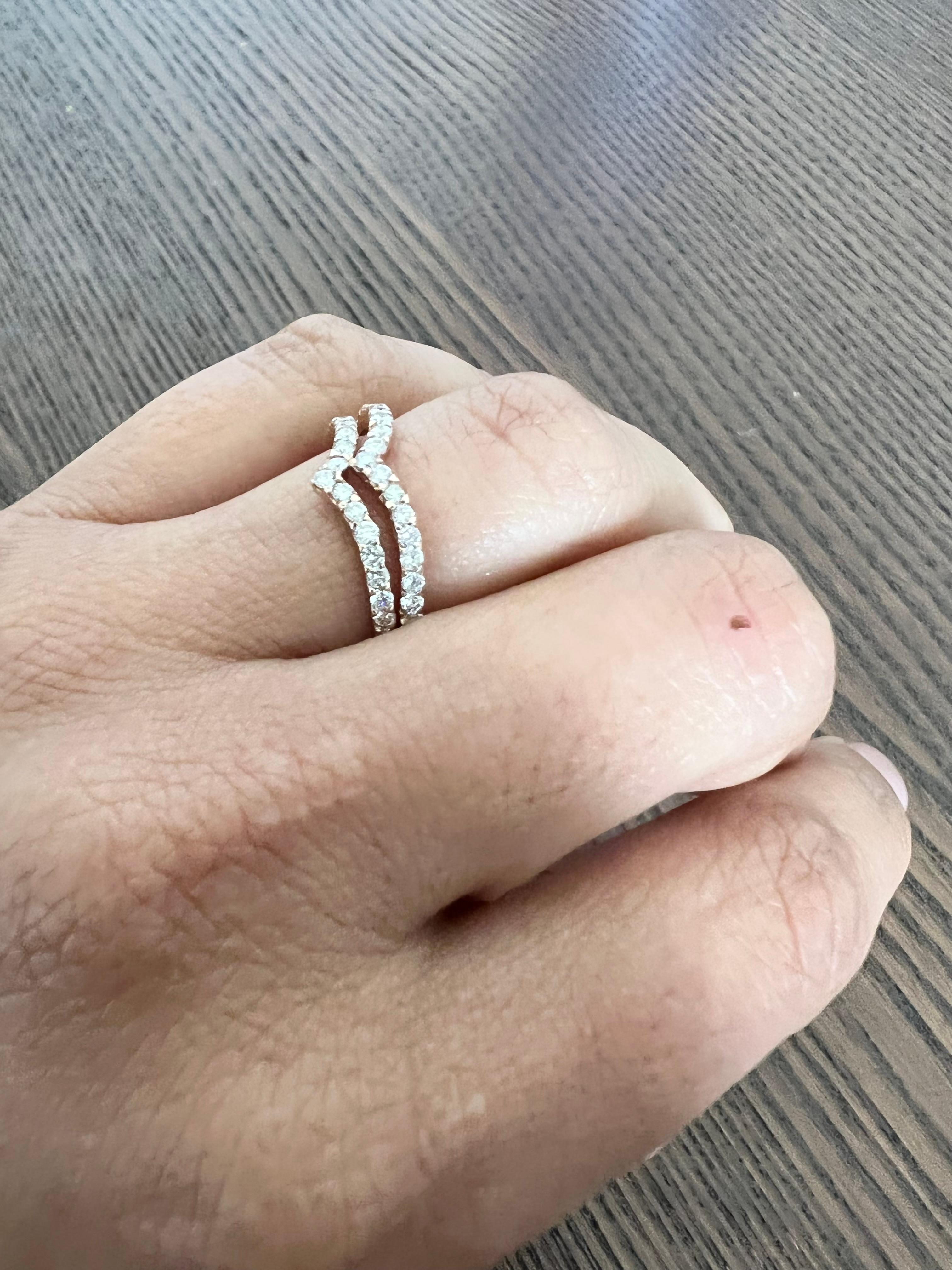 0.79 Carat Round Cut Diamond Rose Gold Bands For Sale 3