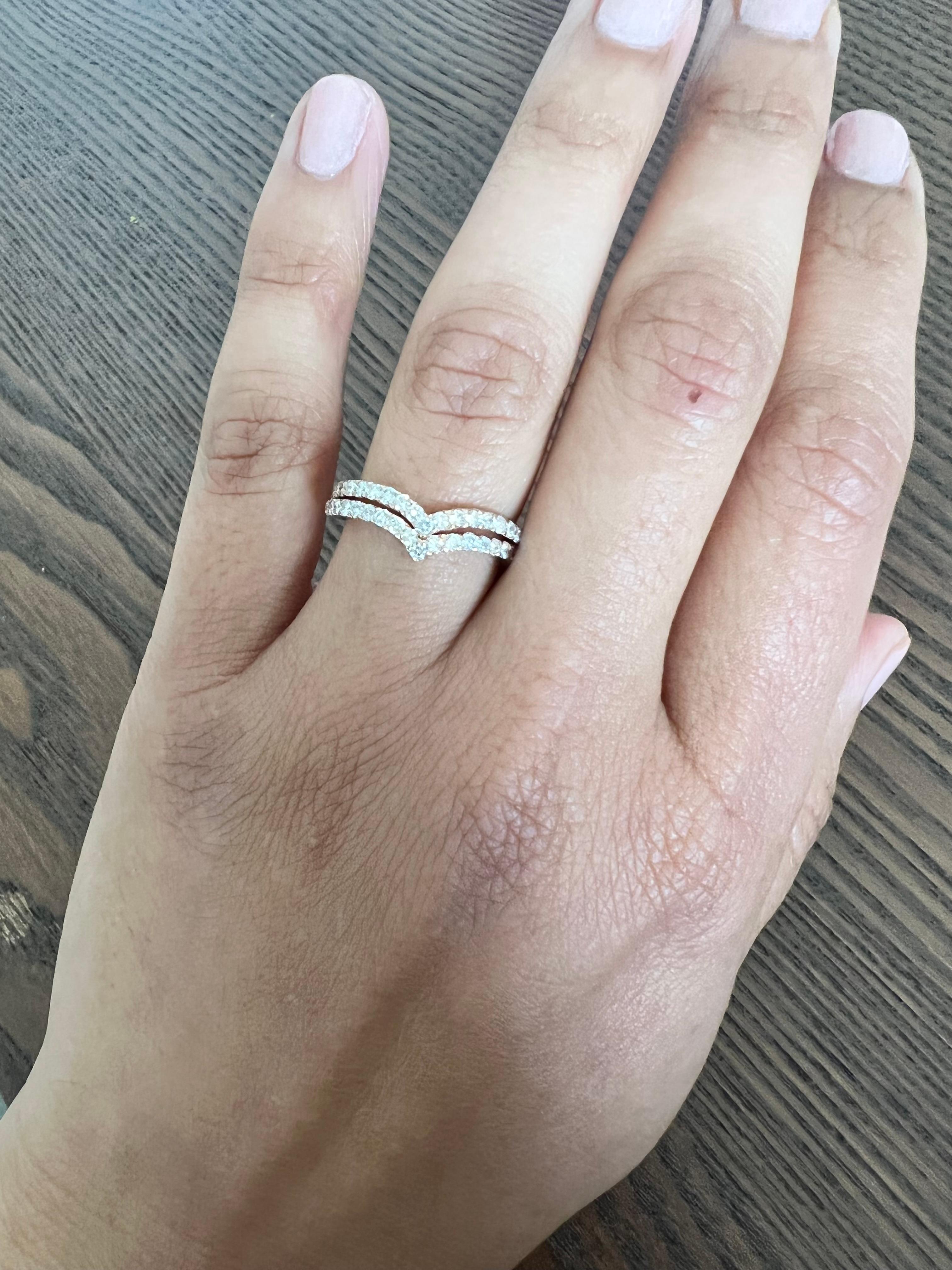 0.79 Carat Round Cut Diamond Rose Gold Bands For Sale 4