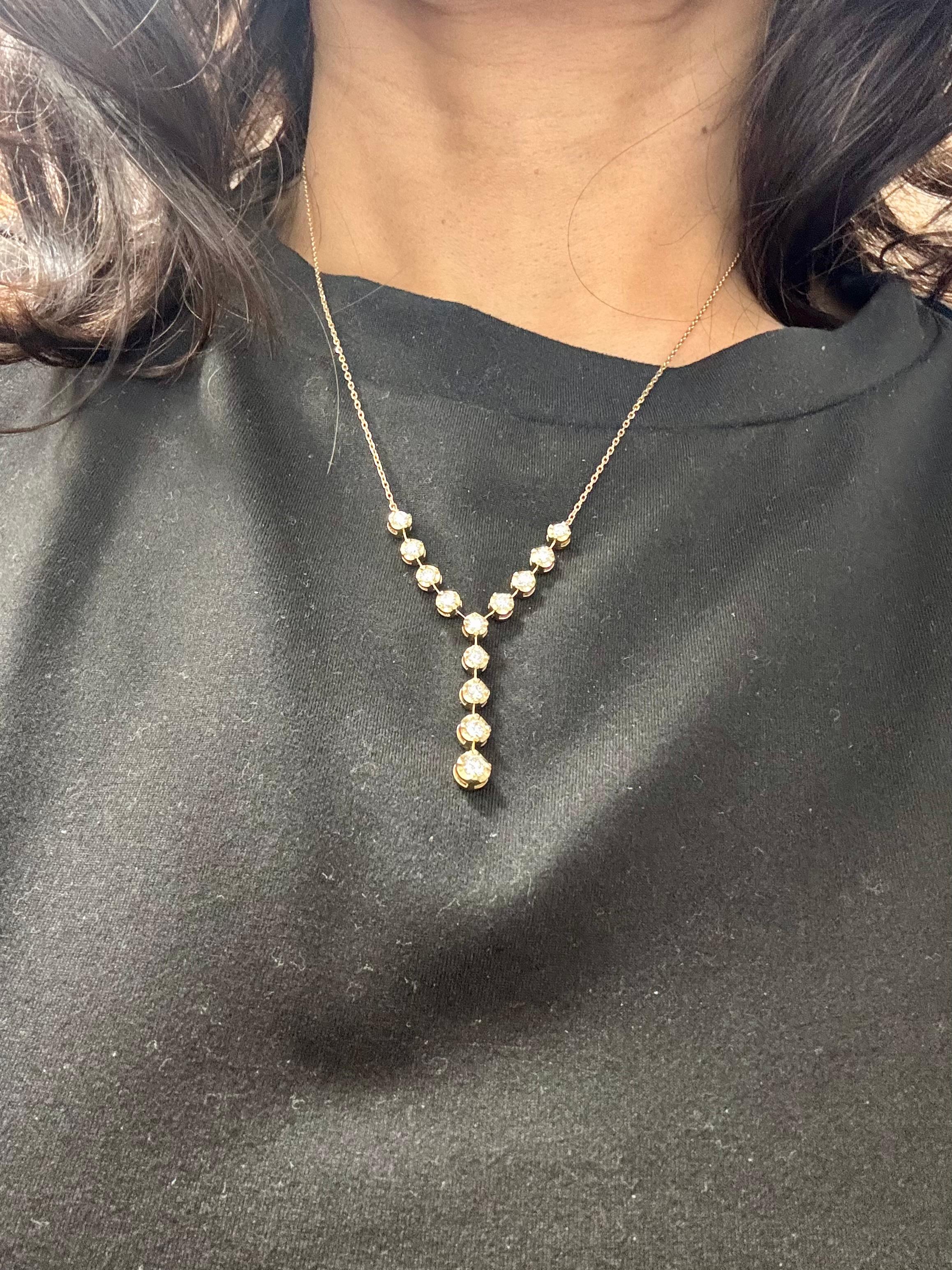 Collier à chaîne en or jaune avec diamant naturel de 0,79 carat à taille ronde en vente 2