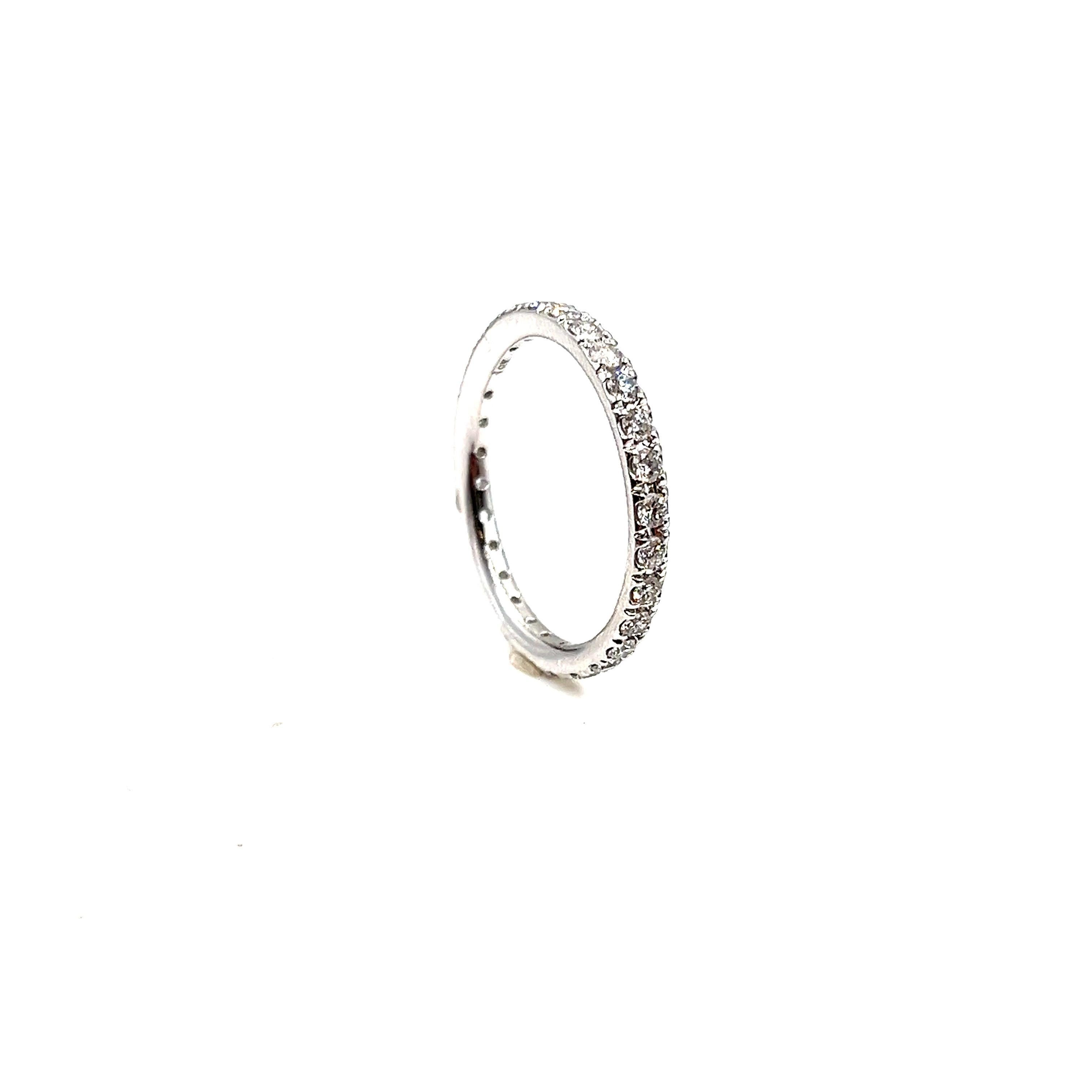 0.79 Karat Diamant Ewigkeitsring (Rundschliff) im Angebot