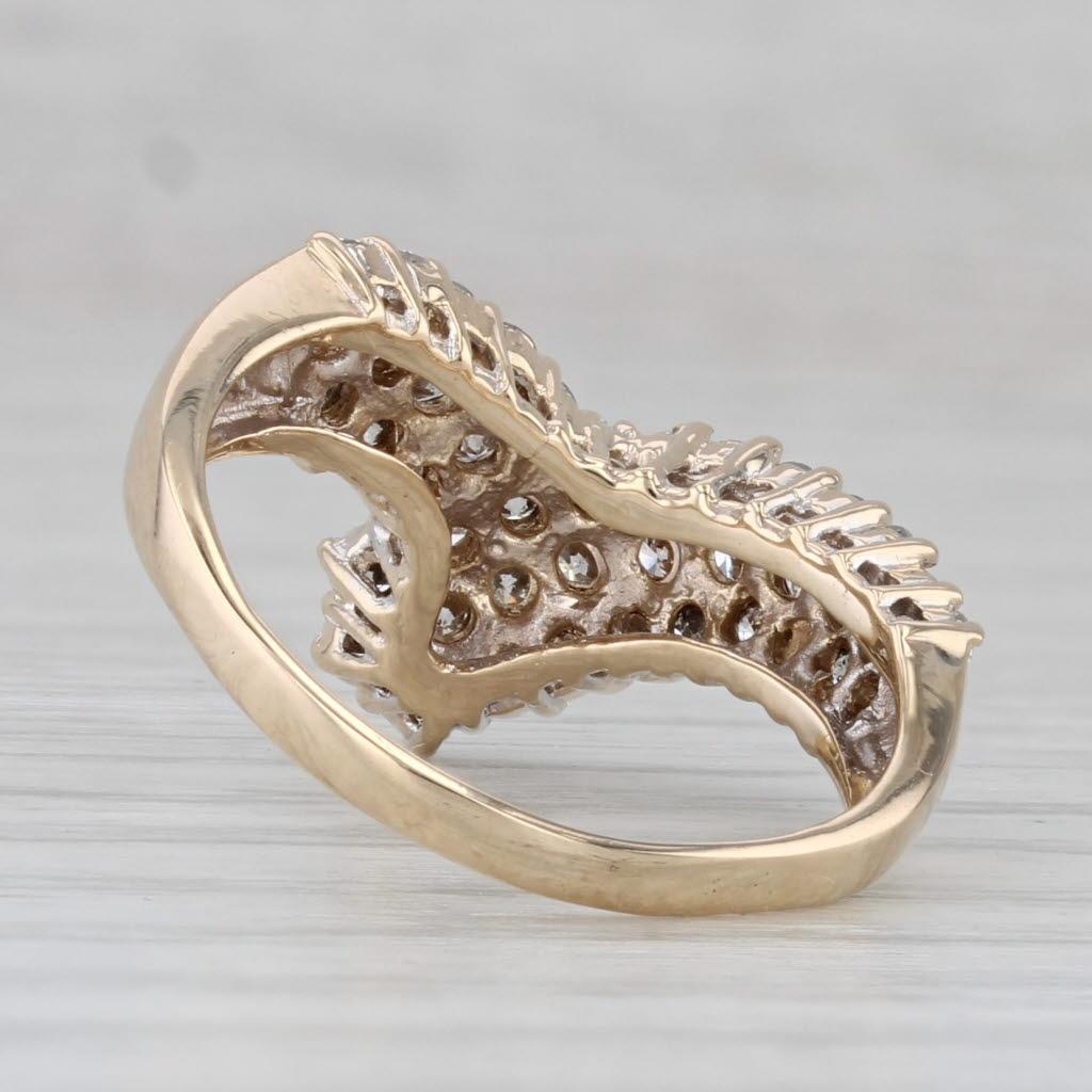 Taglio rotondo Anello a forma di cluster di diamanti da 0,79ctw in oro giallo 14k, misura 7,5 in vendita