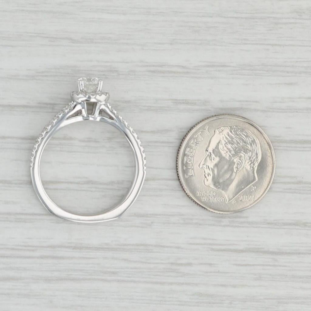 Anello di fidanzamento aureolato con diamante rotondo da 0,79ctw in oro bianco 14k con fascia da cattedrale Sz 6.5 in vendita 1