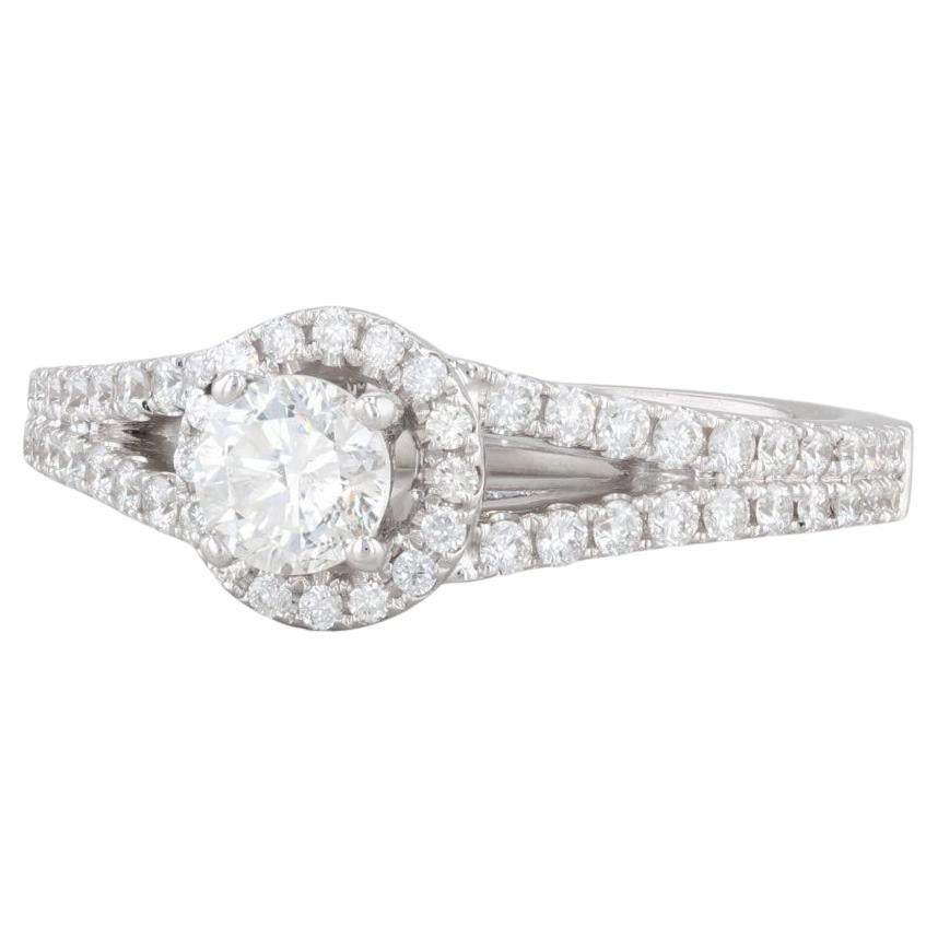 Anello di fidanzamento aureolato con diamante rotondo da 0,79ctw in oro bianco 14k con fascia da cattedrale Sz 6.5