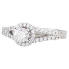 Anello di fidanzamento aureolato con diamante rotondo da 0,79ctw in oro bianco 14k con fascia da cattedrale Sz 6.5