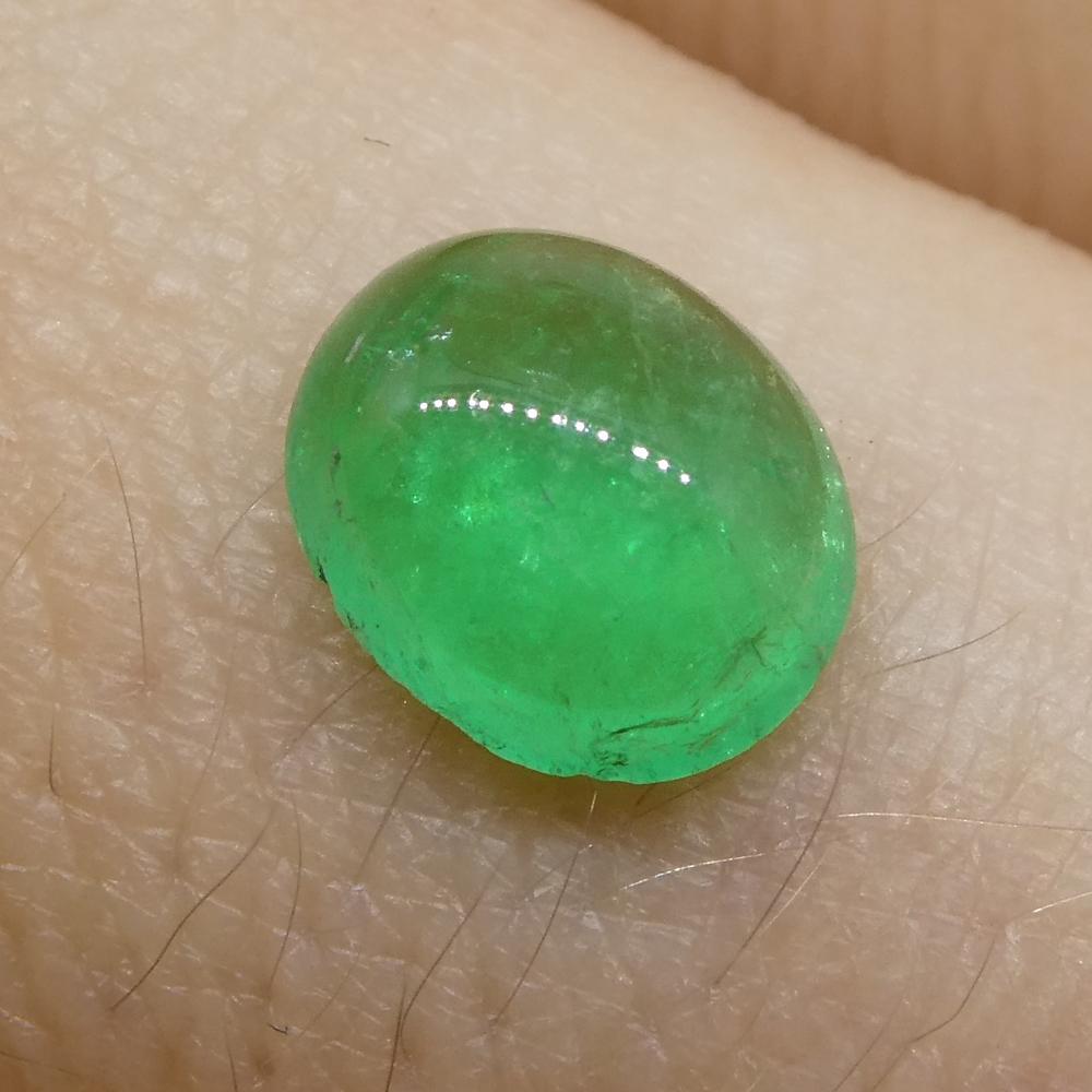 Beschreibung:

Edelstein-Typ: Smaragd 
Anzahl von Steinen: 1
Gewicht: 0,7 ct
Abmessungen: 6,66 x 5,55 x 2,74 mm
Form: Ovaler Cabochon
Schliffart Krone: Cabochon
Schneiden Stil Pavillon: Cabochon 
Transparenz: Durchsichtig
Klarheit: Geringfügig