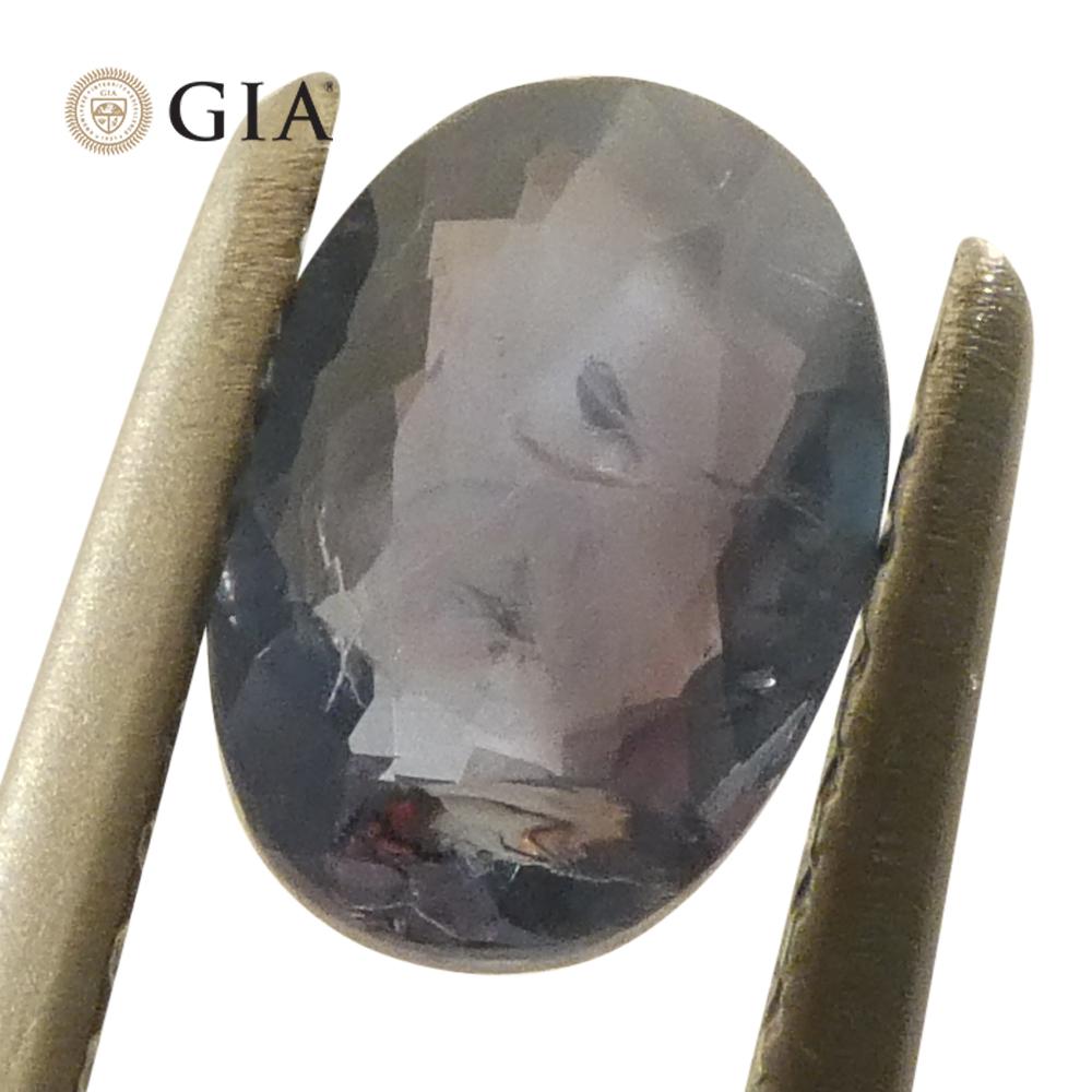 0,7 ct Alejandrita ovalada verde a púrpura grisácea certificada por la GIA India sin calentar en venta 1