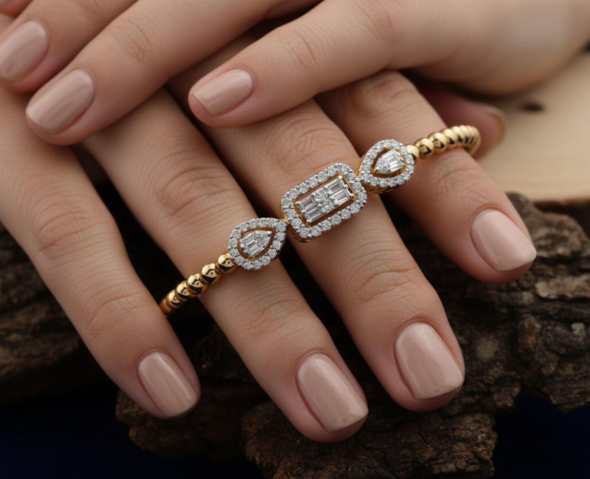 Moderne 0.8 Baguette Diamant or jaune 18 carats Bracelet manchette perlé Cadeau de demoiselle d'honneur en vente