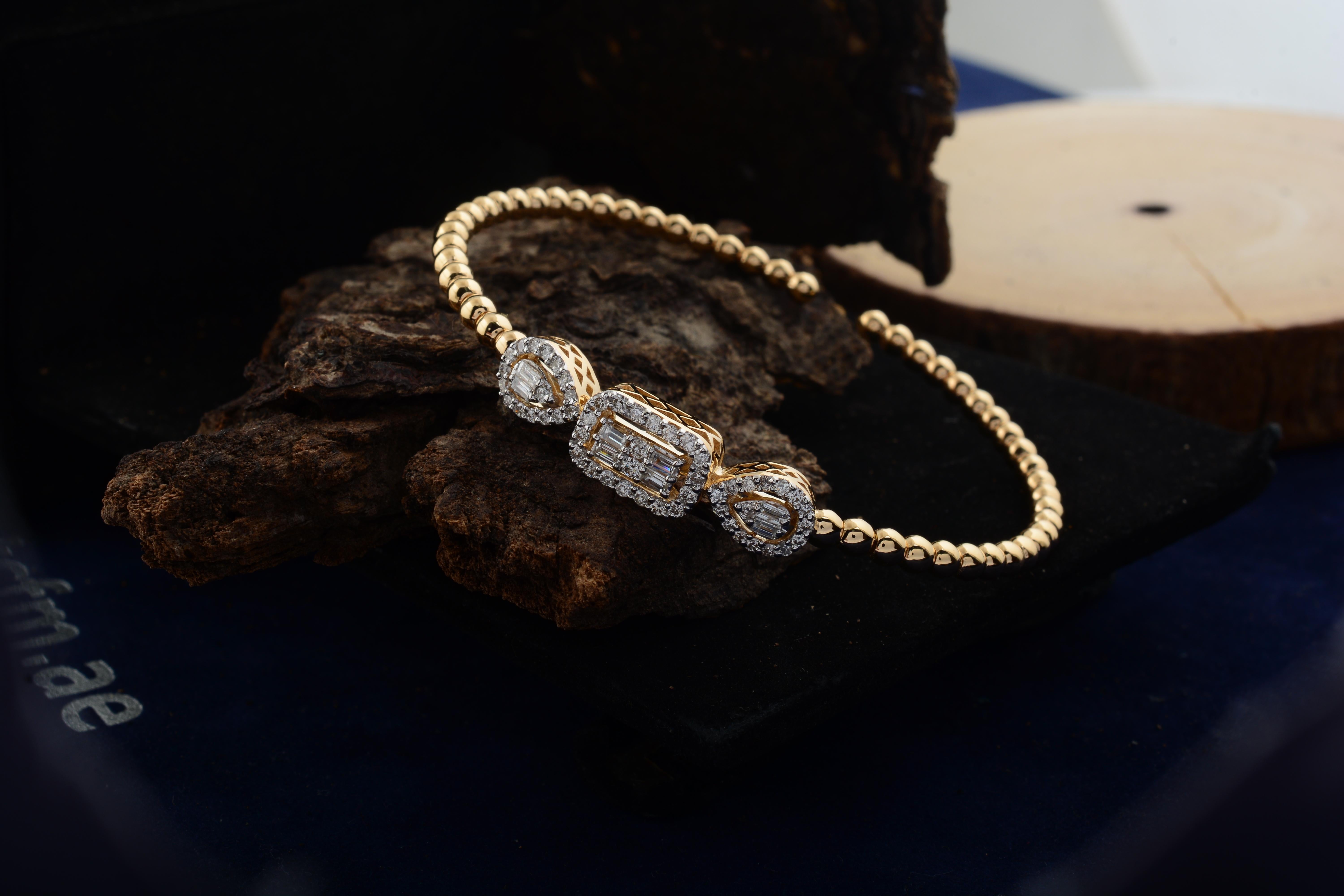 0.8 Baguette Diamant or jaune 18 carats Bracelet manchette perlé Cadeau de demoiselle d'honneur Pour femmes en vente