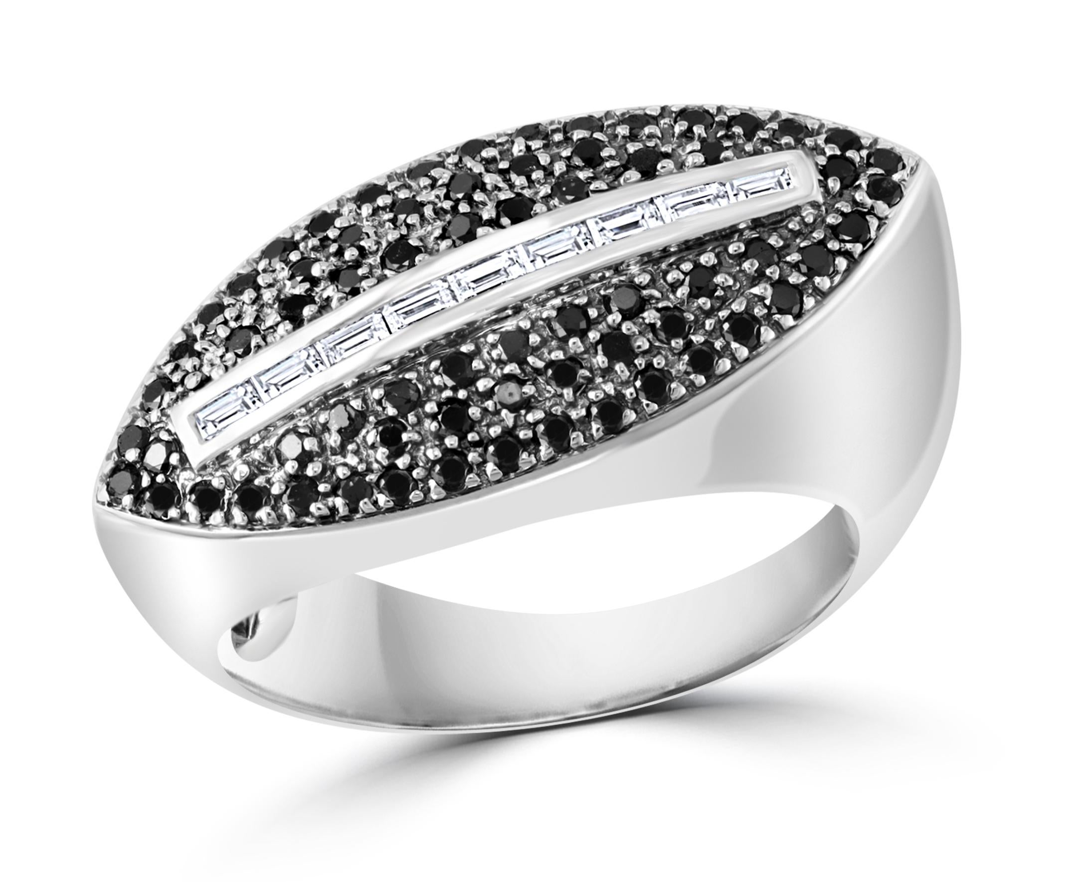 0.8 Carat Black and  White Diamond Ring 18 Karat White Gold, Size 7 For Sale 4