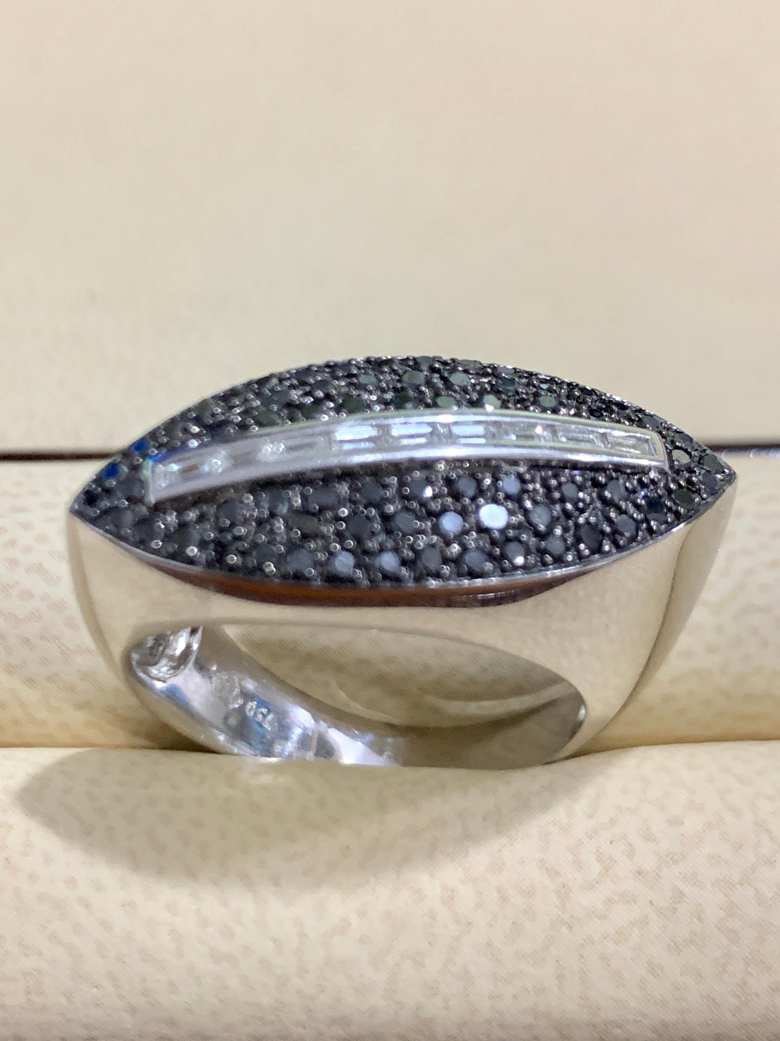 Round Cut 0.8 Carat Black and  White Diamond Ring 18 Karat White Gold, Size 7 For Sale