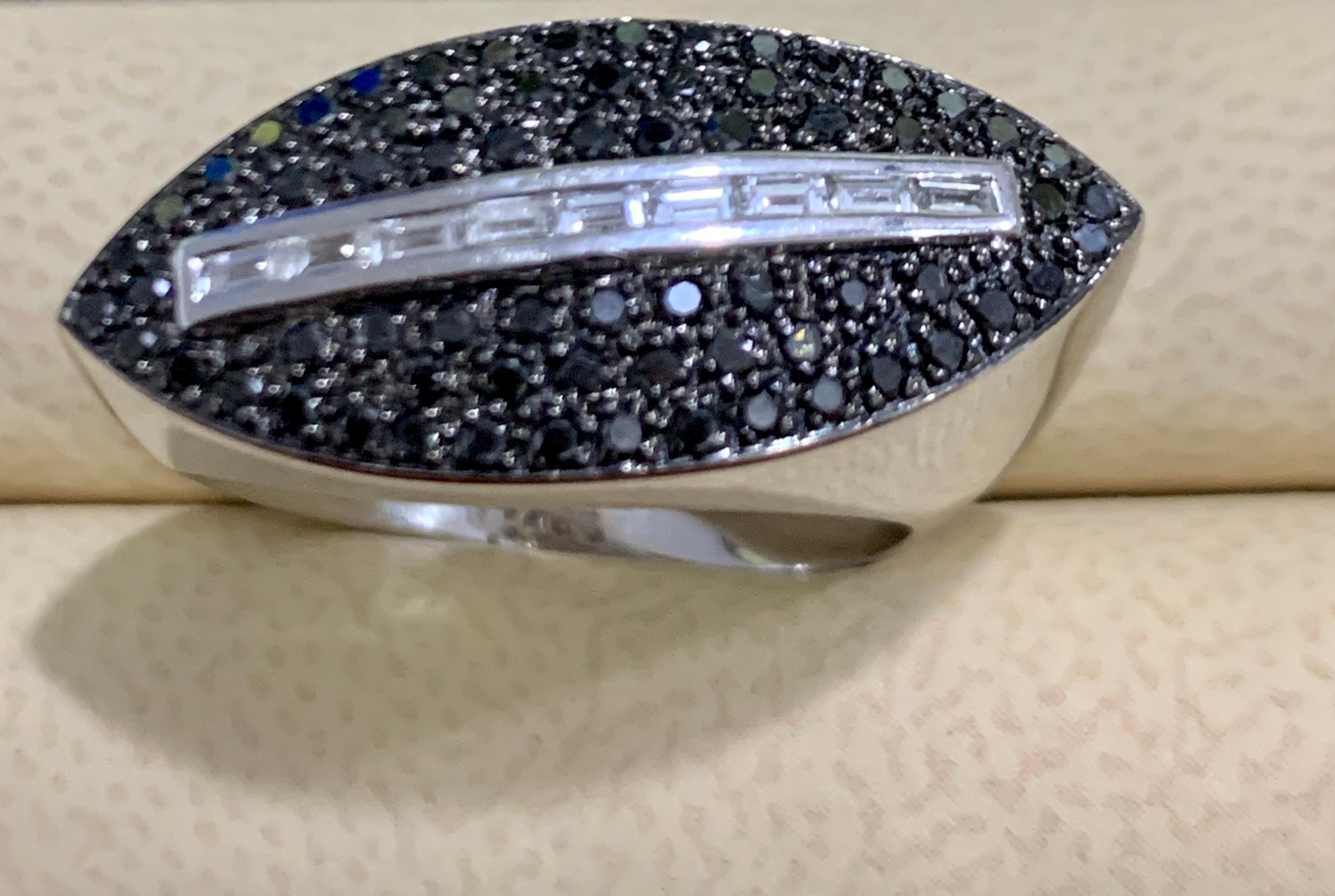 Women's or Men's 0.8 Carat Black and  White Diamond Ring 18 Karat White Gold, Size 7 For Sale