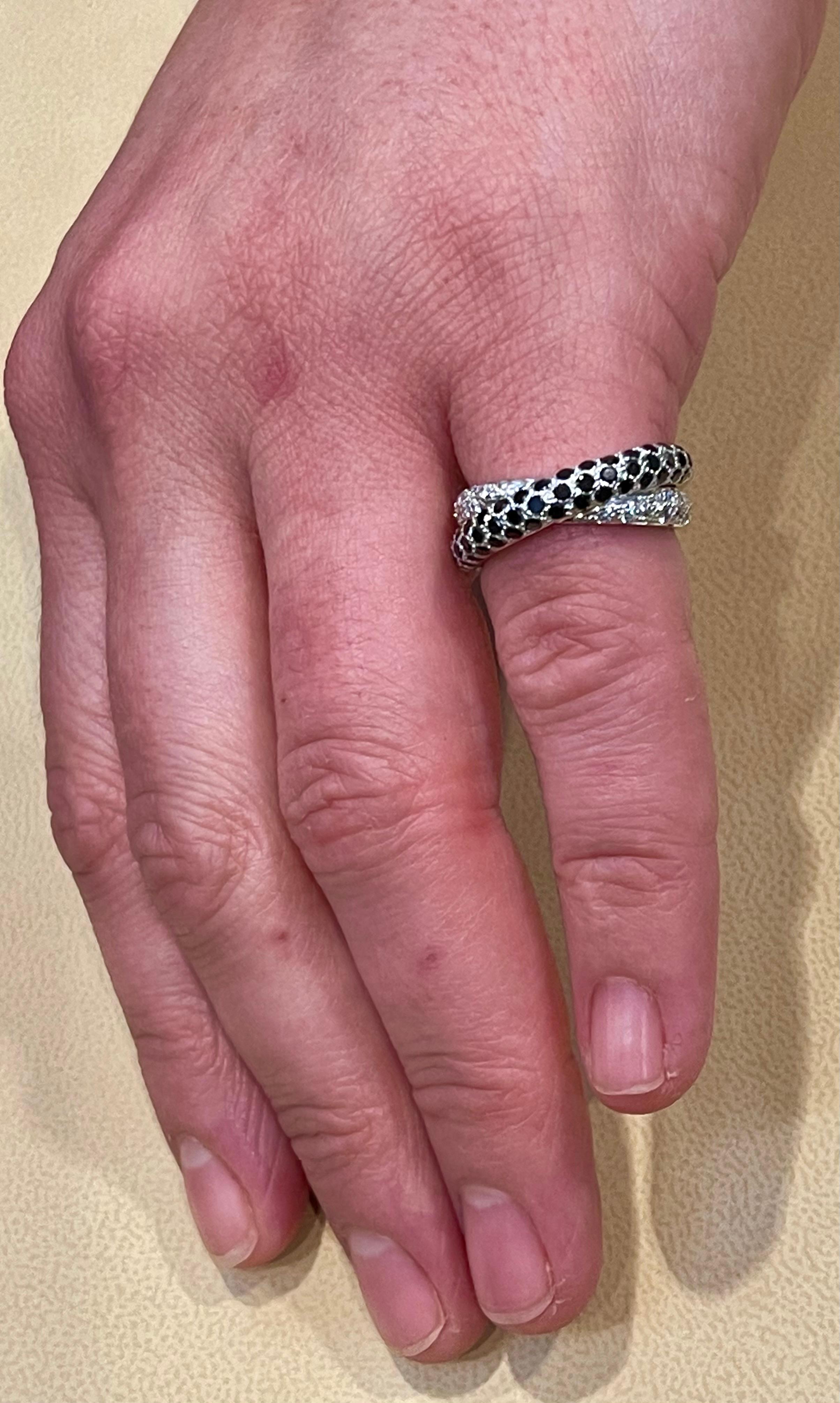Anillo cruzado de diamantes negros de 0,8 quilates y blancos de 0,7 quilates Oro blanco de 18 quilates en venta 2