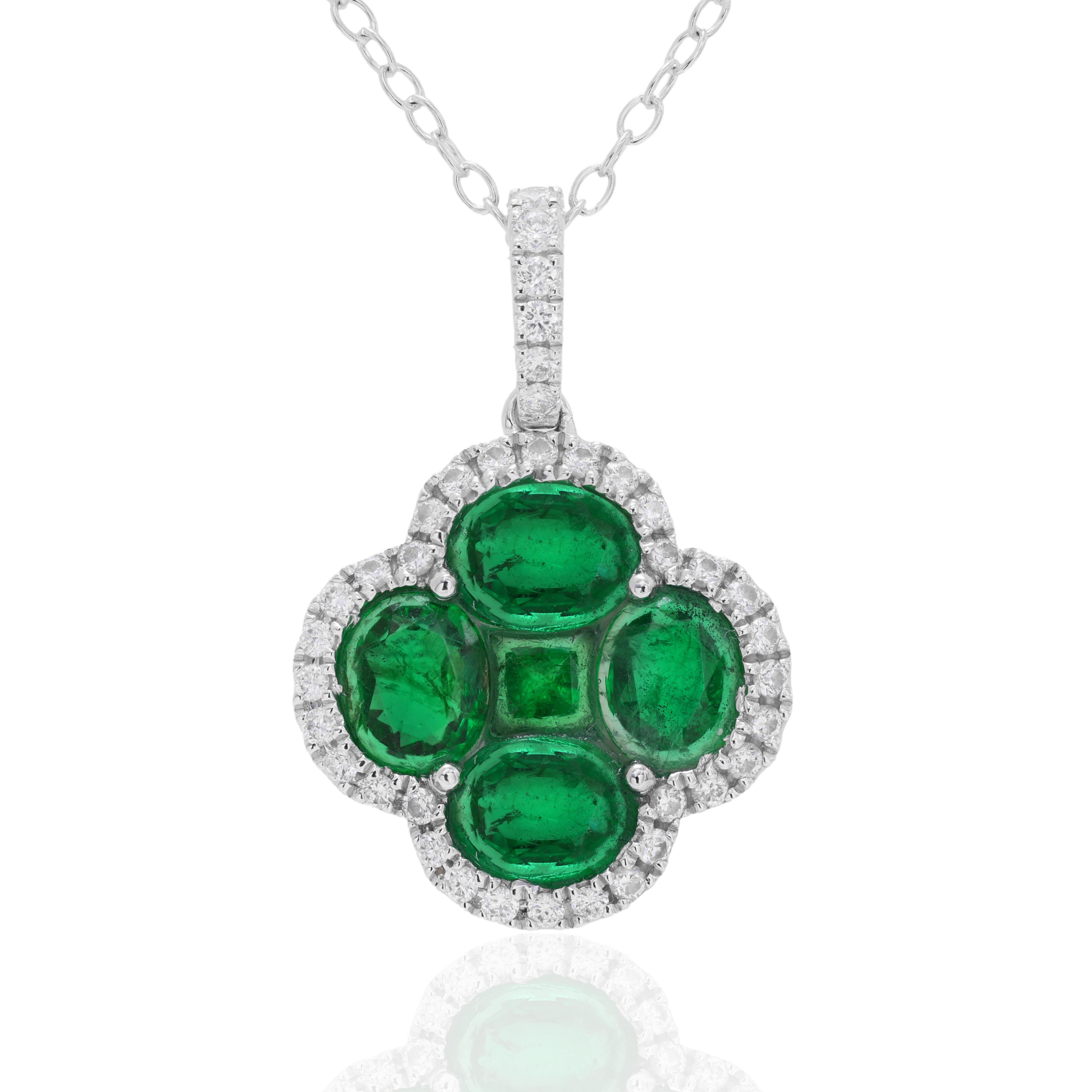 Pendentif trèfle en mosaïque d'émeraudes de 0,8 carat dans un halo de diamants de 0,2 carat en 18W ref1273 en vente 2