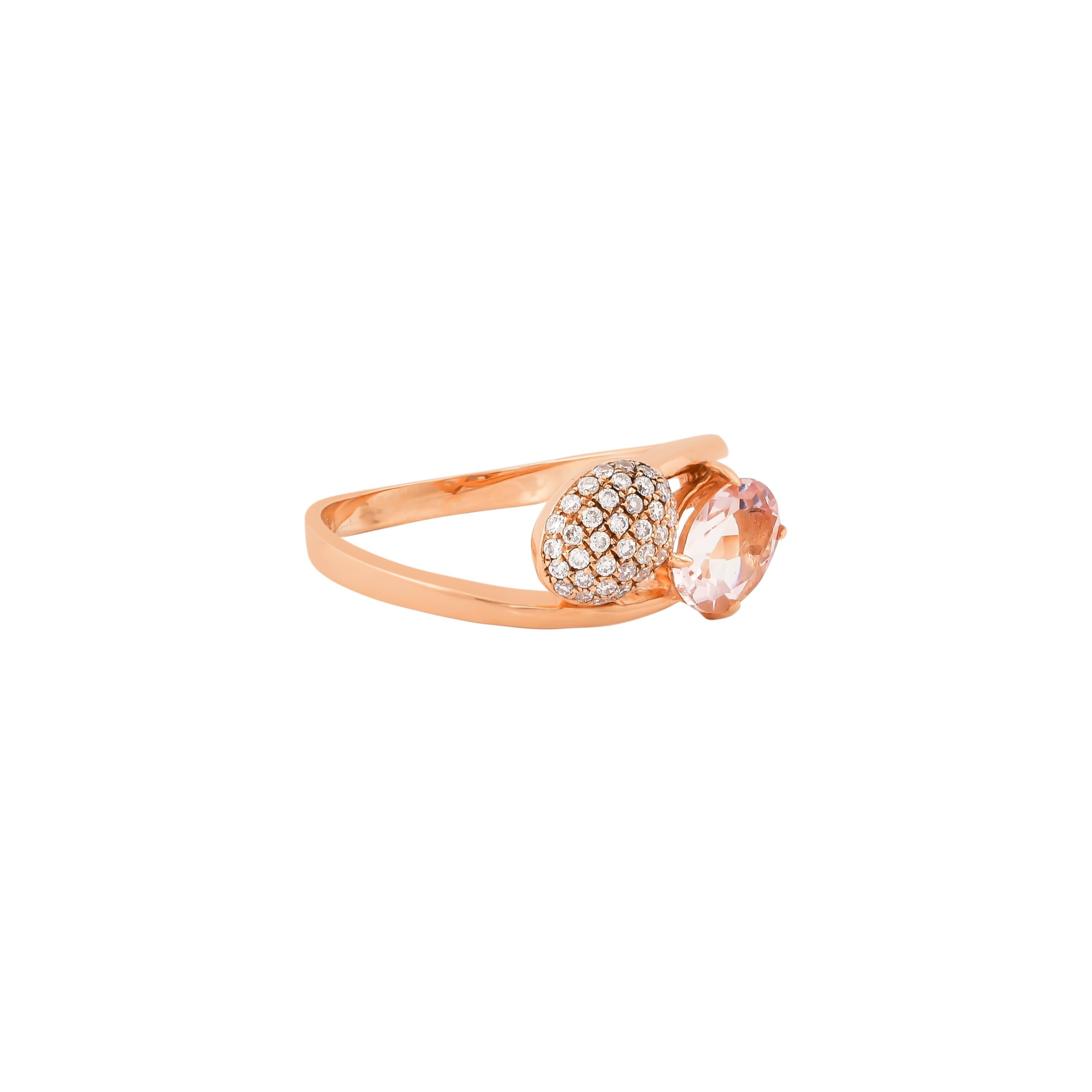 Oval Cut 0.8 Carat Morganite and Diamond Ring in 18 Karat Rose Gold For Sale