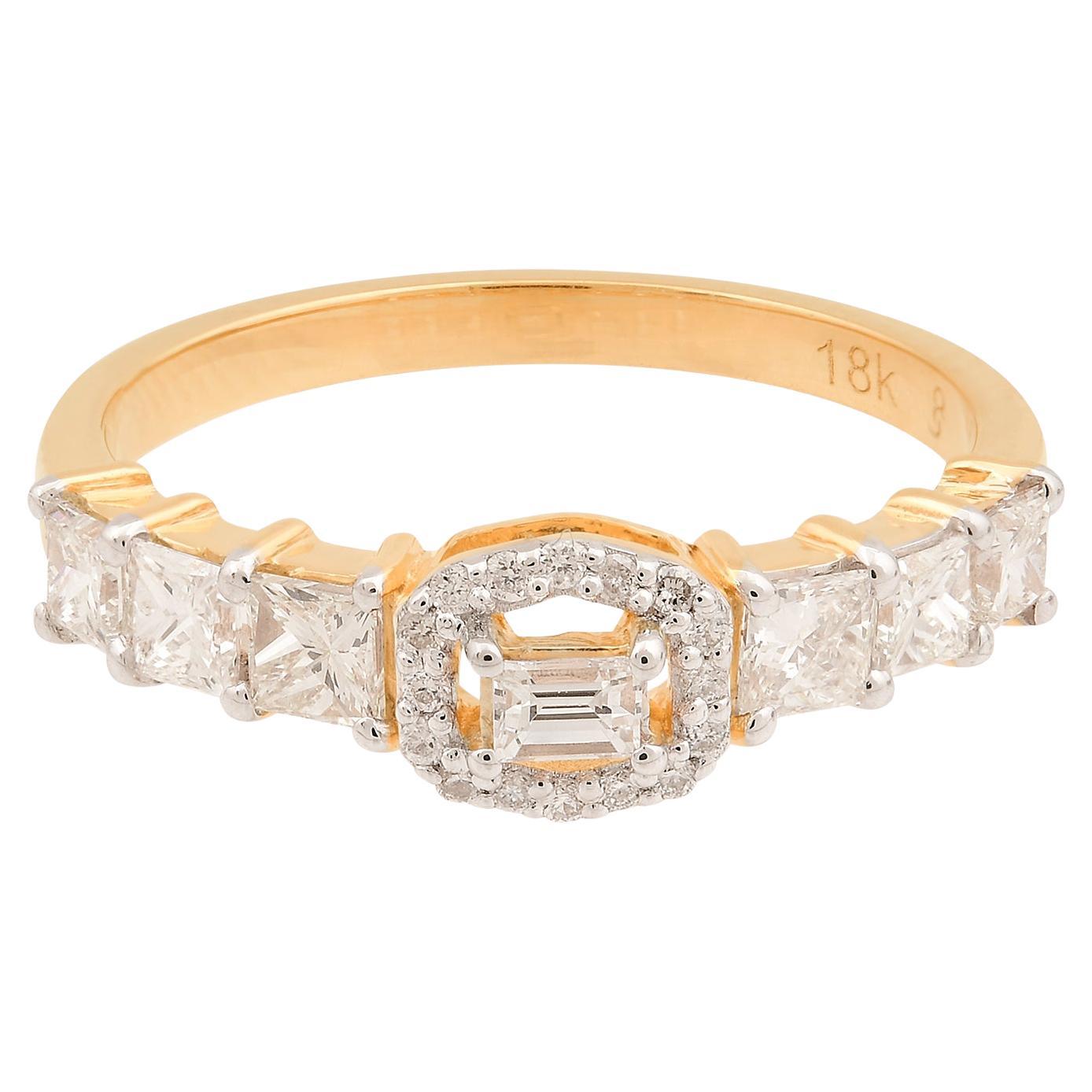 Bague en or jaune 18 carats avec diamants taille émeraude et baguette ronde de 0,8 carat en vente