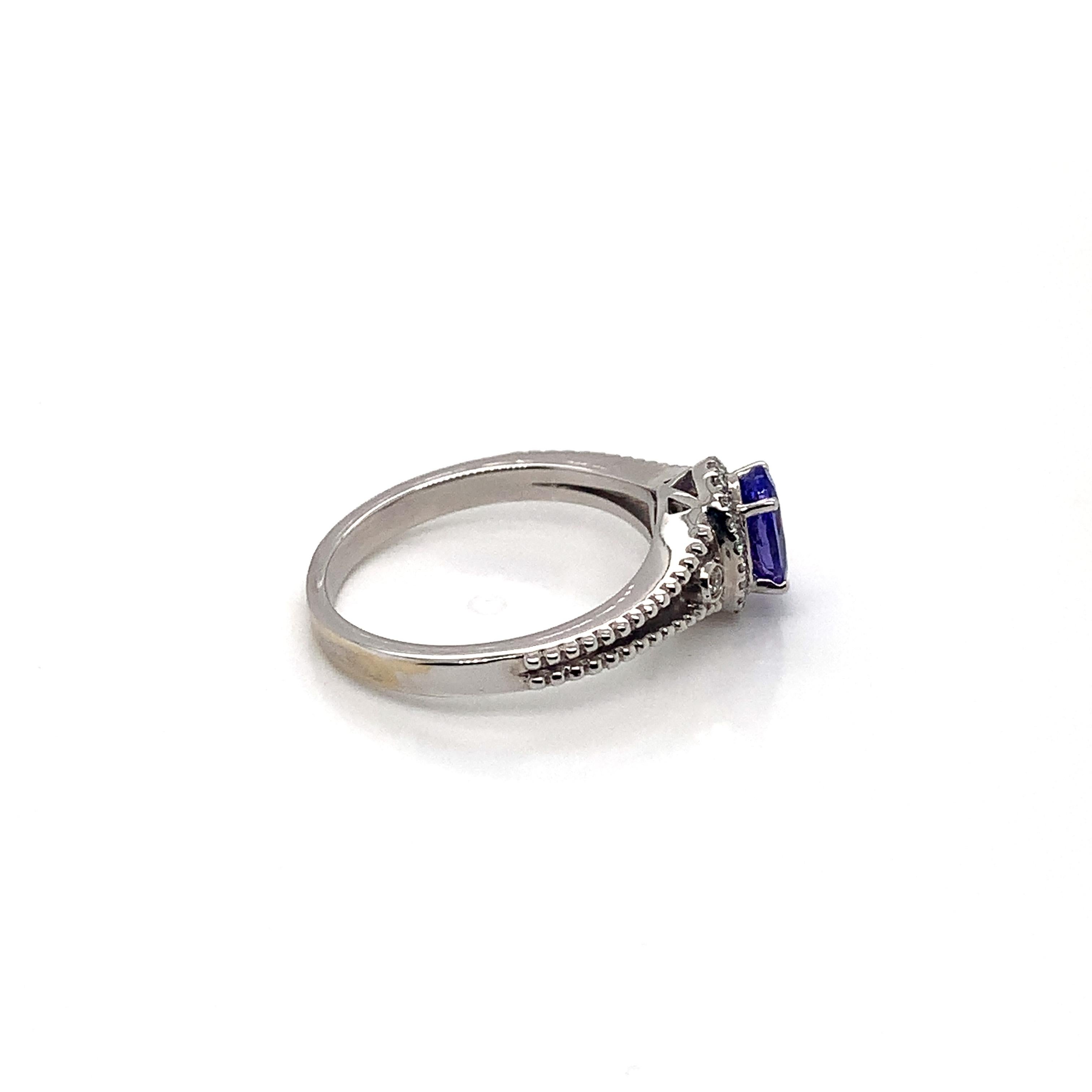 Contemporary 0.8 Carat Tanzanite and White Diamond Ring in 18 Karat White Gold with Milgrain For Sale