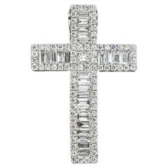 Poids total des diamants de 0,8 carat, sertissage à l'illusion d'une croix religieuse baguette