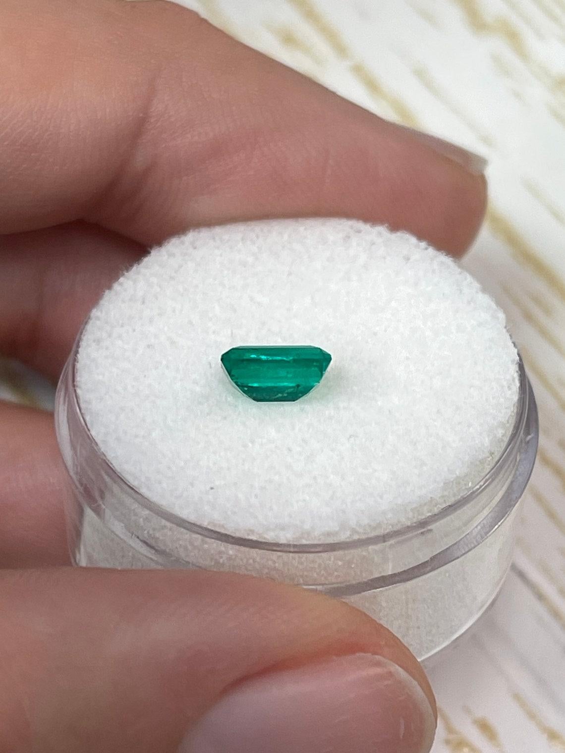 0,80 Karat 6,5x5 feiner kolumbianischer Smaragd - Smaragdschliff Muzo Grüner Mai Geburtsstein im Smaragdschliff im Angebot 2