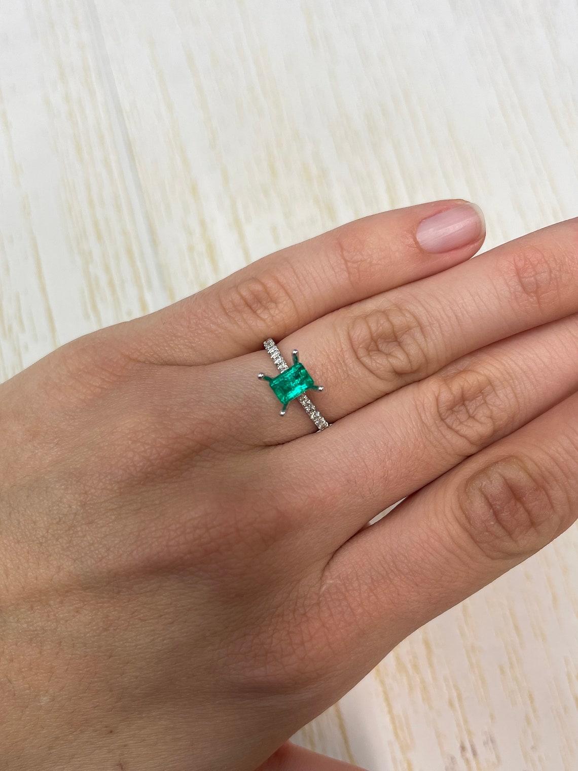 0,80 Karat 6,5x5 feiner kolumbianischer Smaragd - Smaragdschliff Muzo Grüner Mai Geburtsstein im Smaragdschliff im Angebot 4