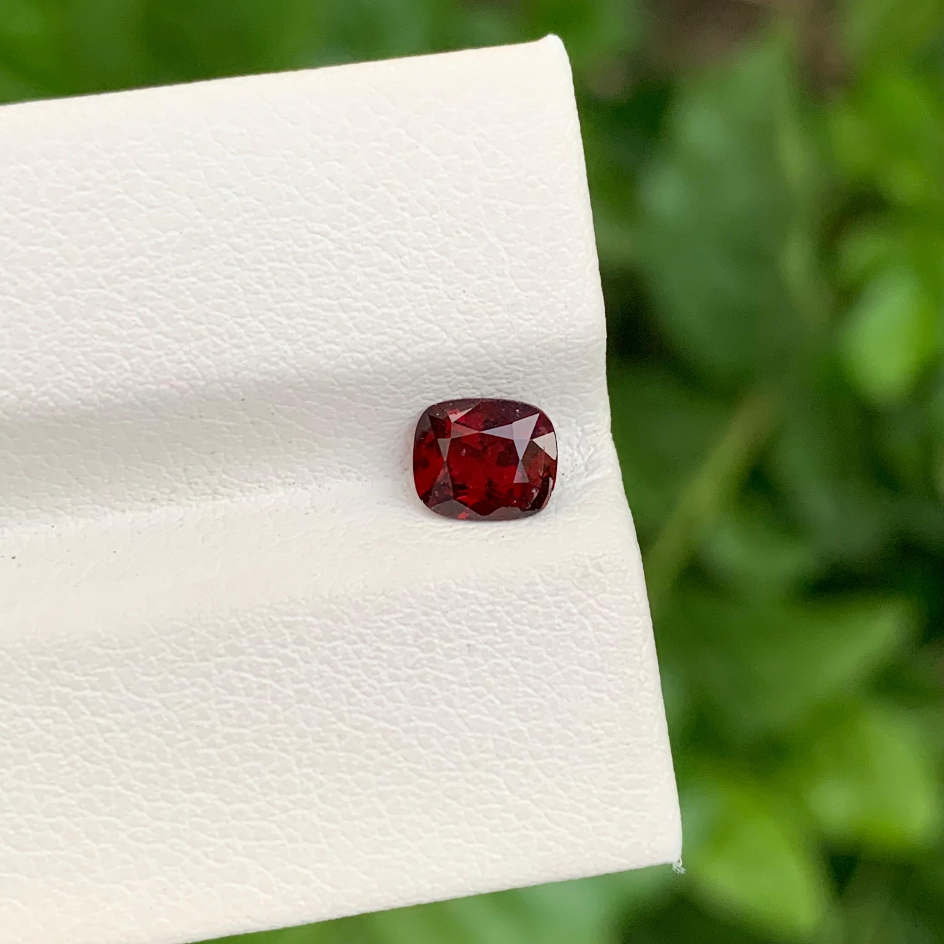 0.80 Carat Adorable Natural Loose Red Spinel Cushion Shape Gem For Ring en vente 4