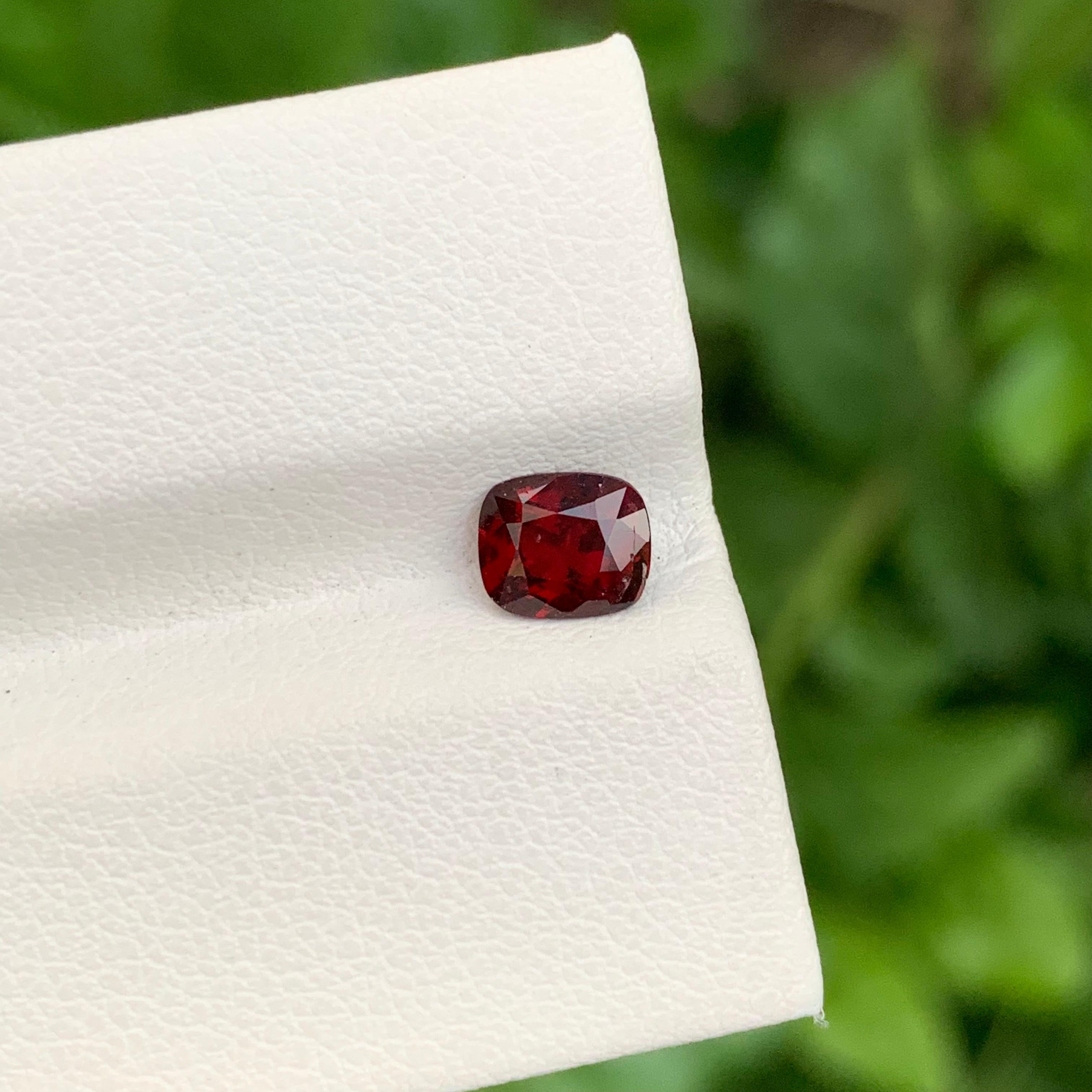 0.80 Carat Adorable Natural Loose Red Spinel Cushion Shape Gem For Ring en vente 5