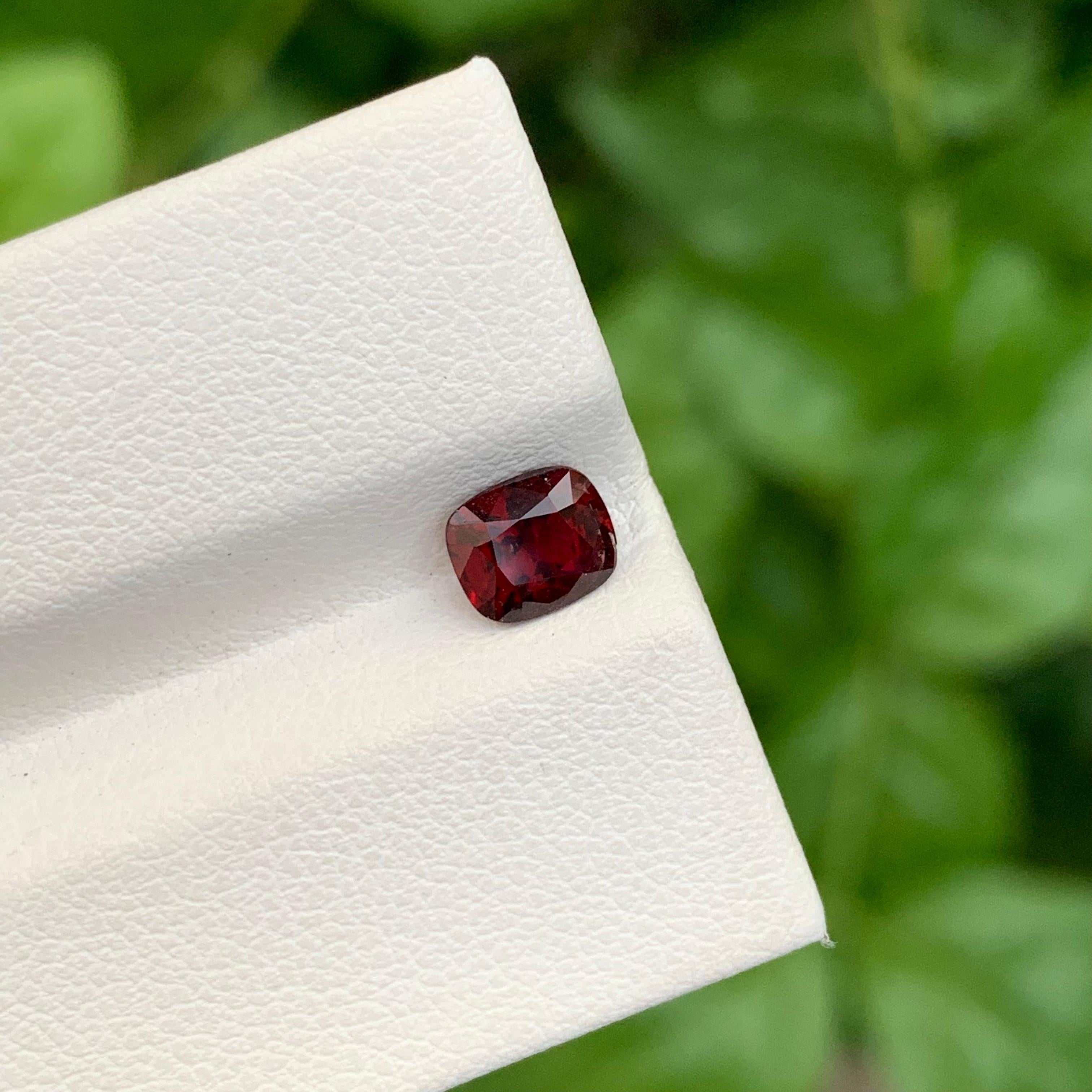 Spinelle en vrac

Poids : 0,80 carats
Dimension : 6 x 5 x 3,4 mm
Origine : Birmanie 
Forme : Coussin
Couleur : Rouge
Traitement : Non
Certificat ; à la demande du client

Le spinelle rouge est une pierre précieuse captivante connue pour ses teintes