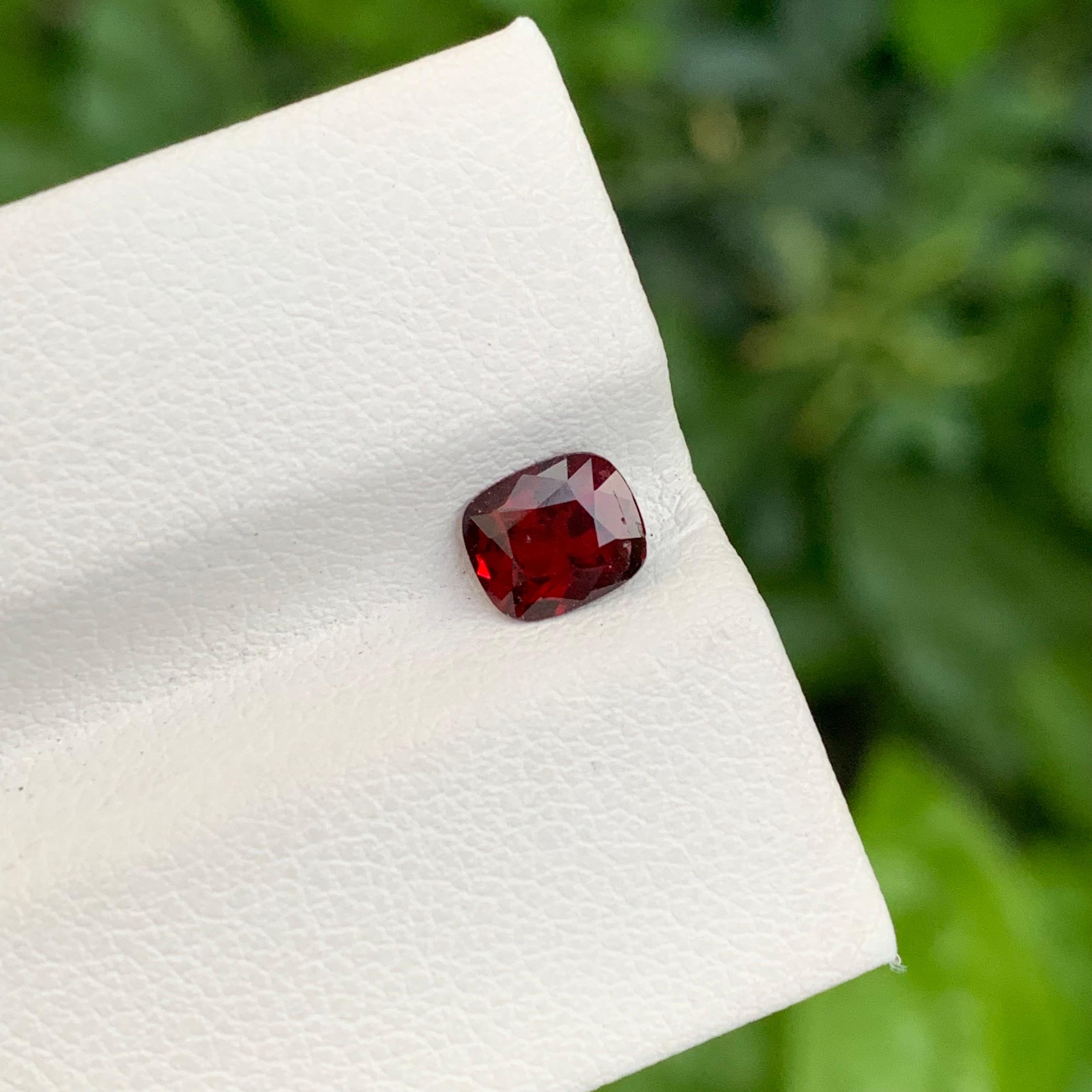0.80 Carat Adorable Natural Loose Red Spinel Cushion Shape Gem For Ring en vente 3