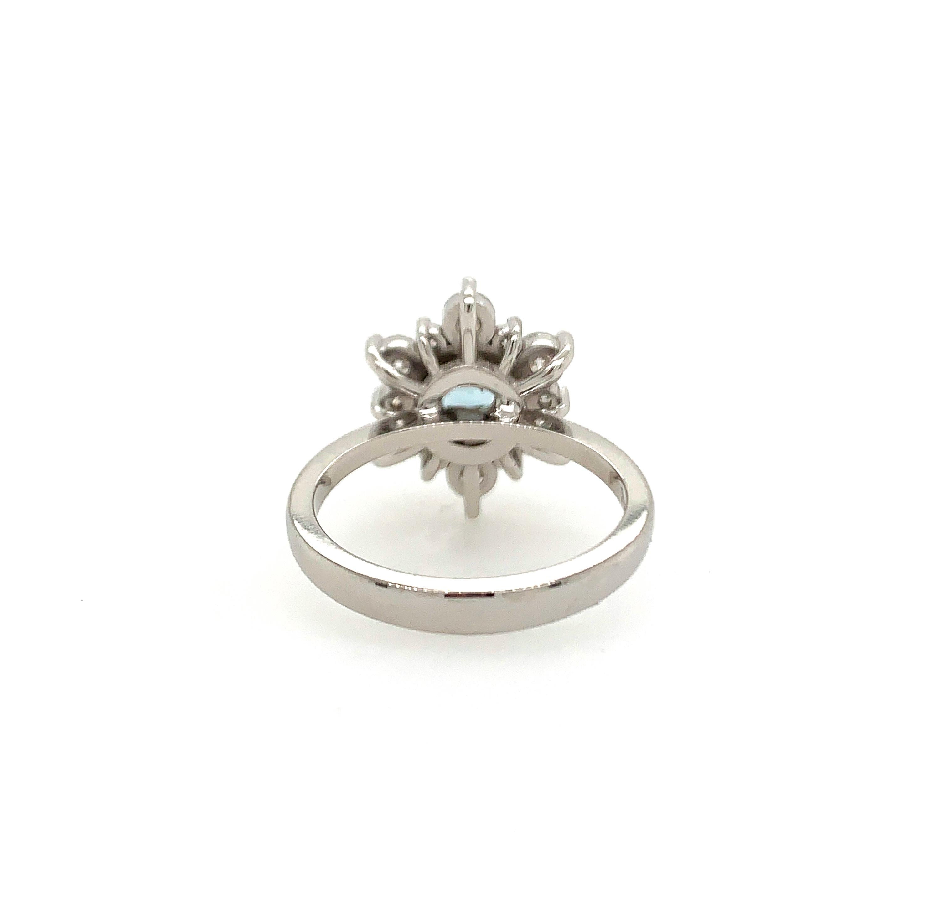 Contemporary 0.80 Carat Aquamarine and Diamond Ring For Sale