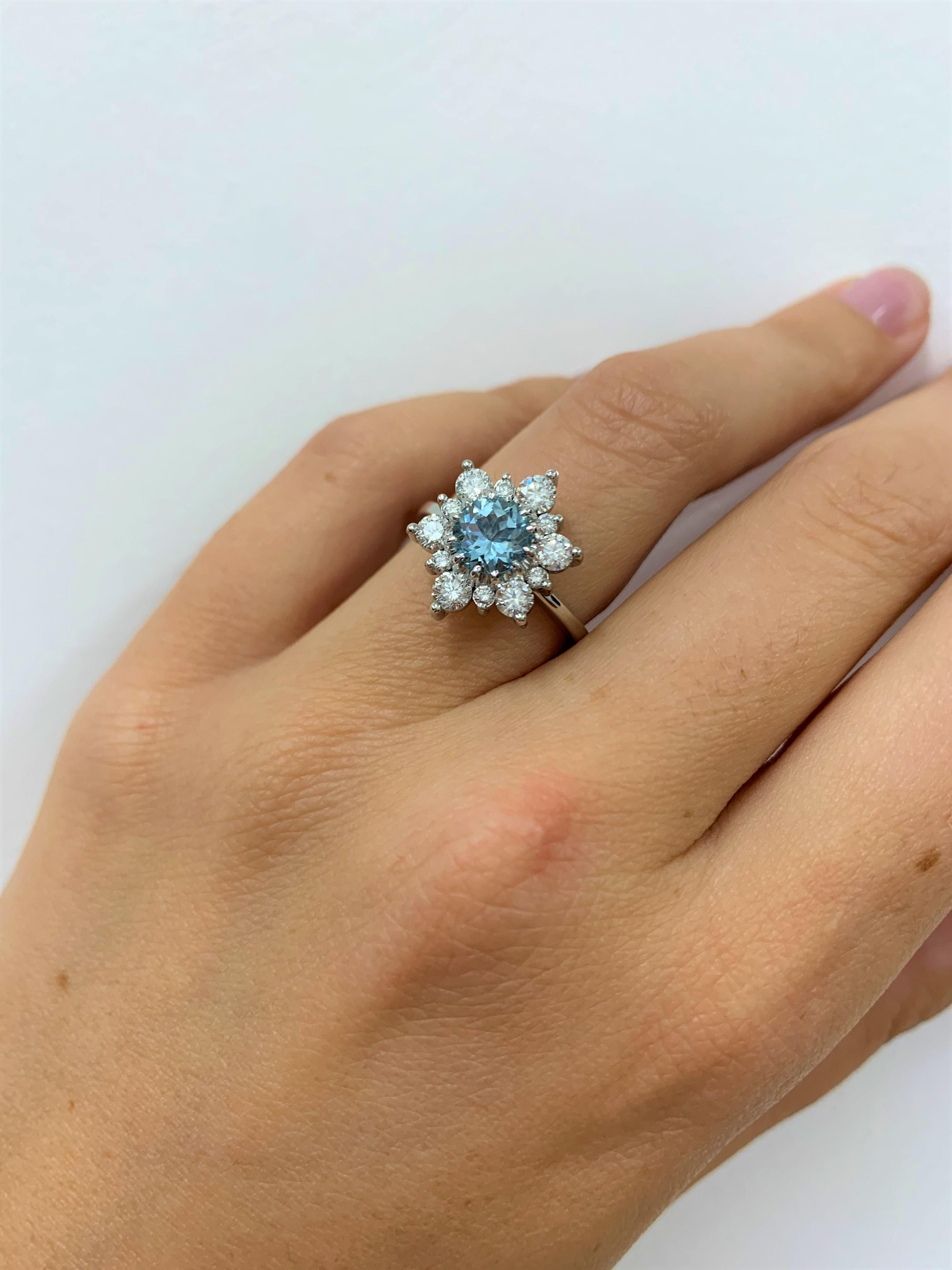 0.80 Carat Aquamarine and Diamond Ring In New Condition For Sale In Los Angeles, CA