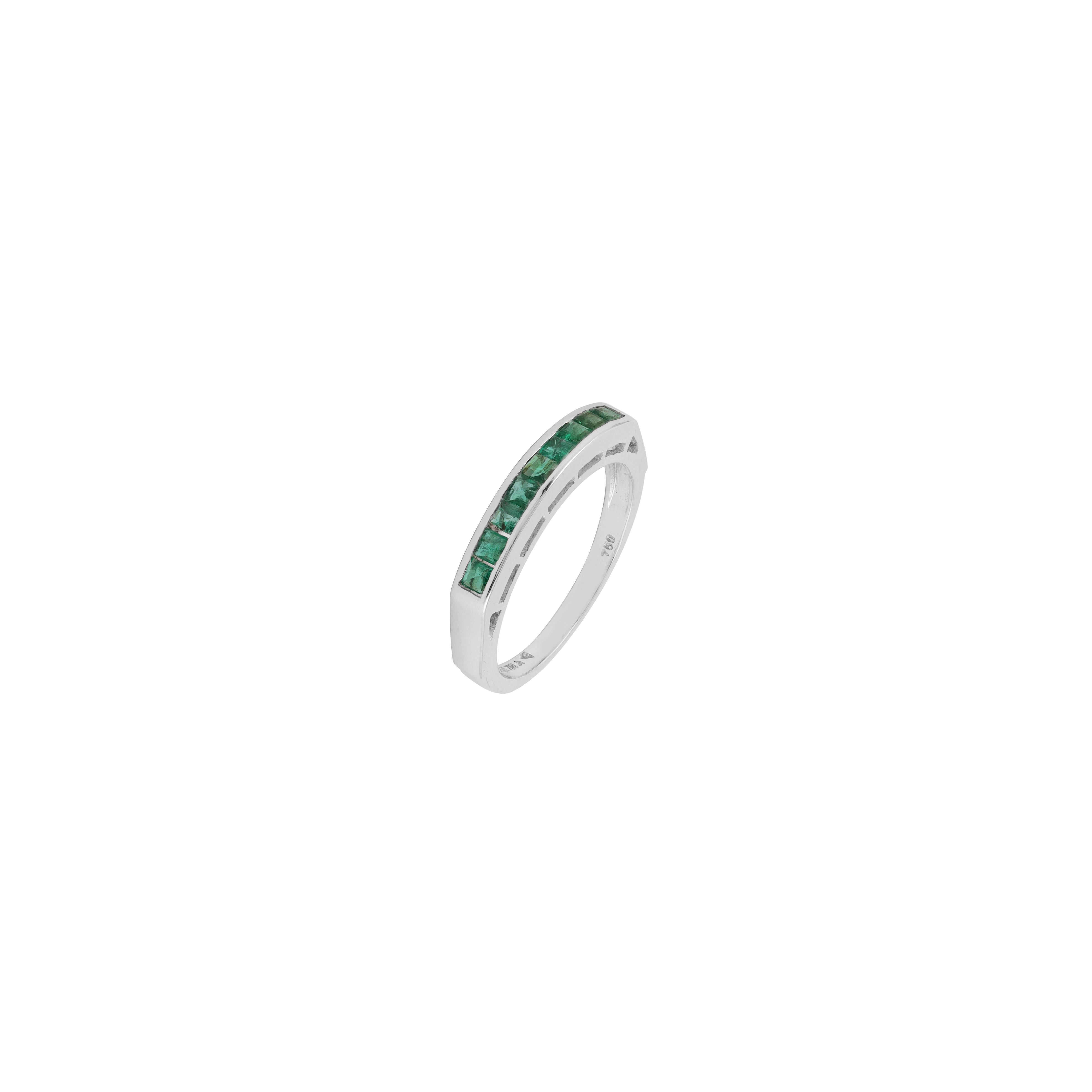 0.80 Carat Clear Emerald Half Band in 18k Gold In New Condition For Sale In Jaipur, Rajasthan