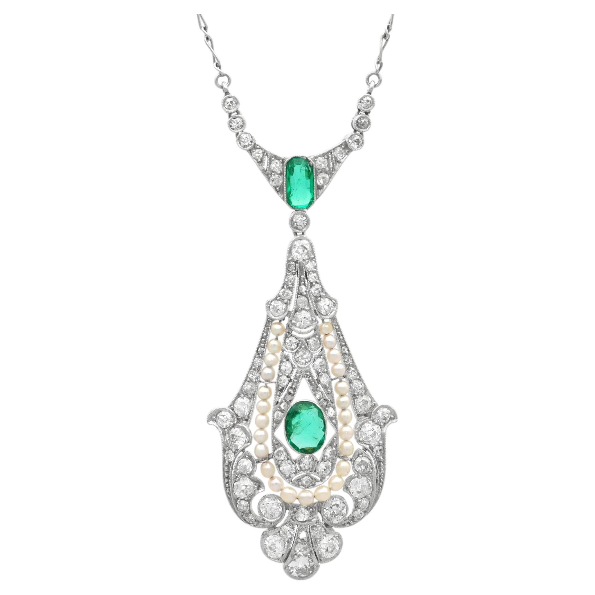 Colgante de platino con una esmeralda colombiana de 0,80 quilates, una perla «semilla» y un diamante de 2,26 quilates