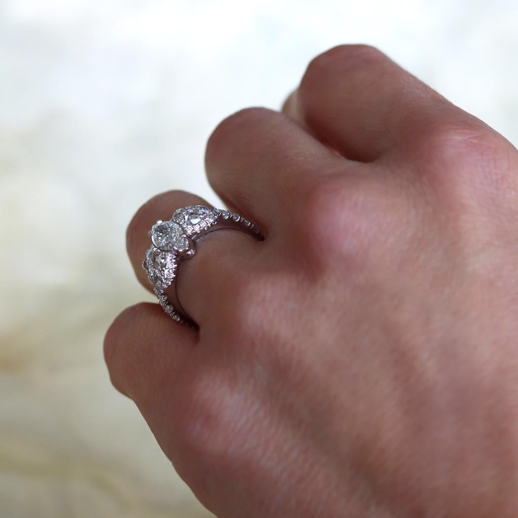 Bague de fiançailles E Loupe en diamant de forme marquise clair de 0,80 carat en vente 8