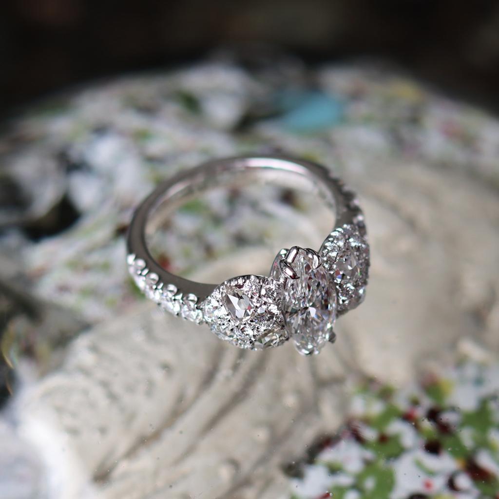 Bague de fiançailles E Loupe en diamant de forme marquise clair de 0,80 carat Pour femmes en vente