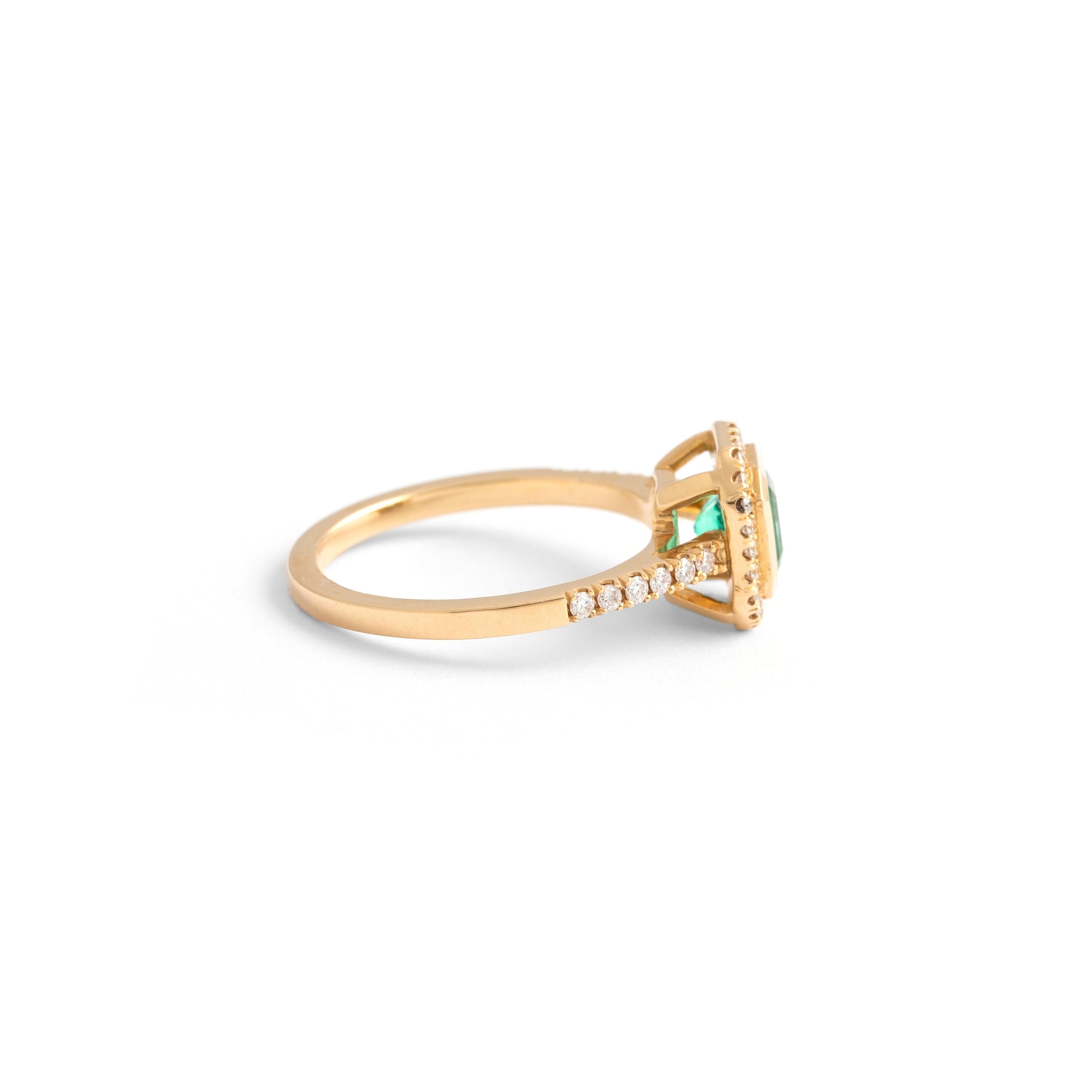 Emerald Cut 0.80 Carat Emerald Diamond Ring For Sale
