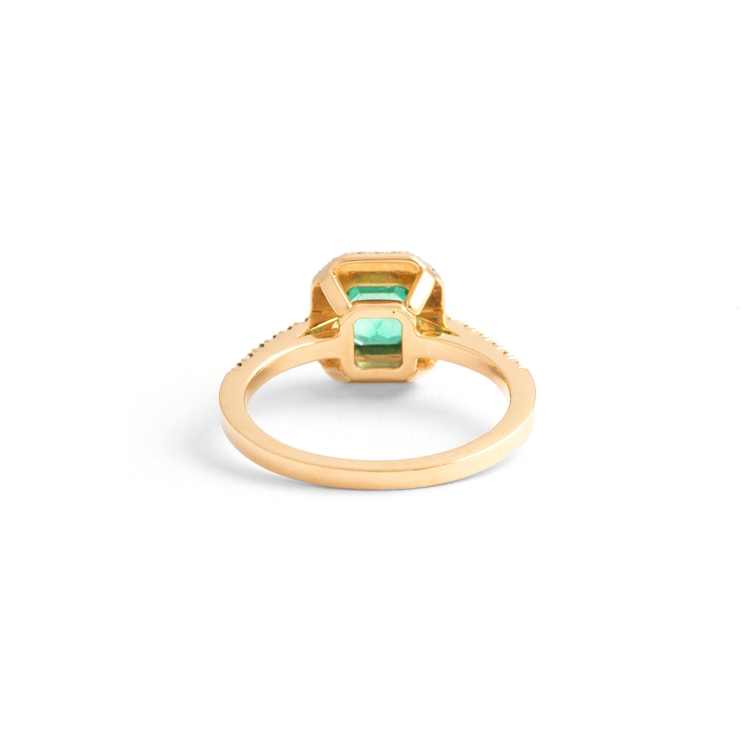 0.80 Carat Emerald Diamond Ring In New Condition For Sale In Geneva, CH