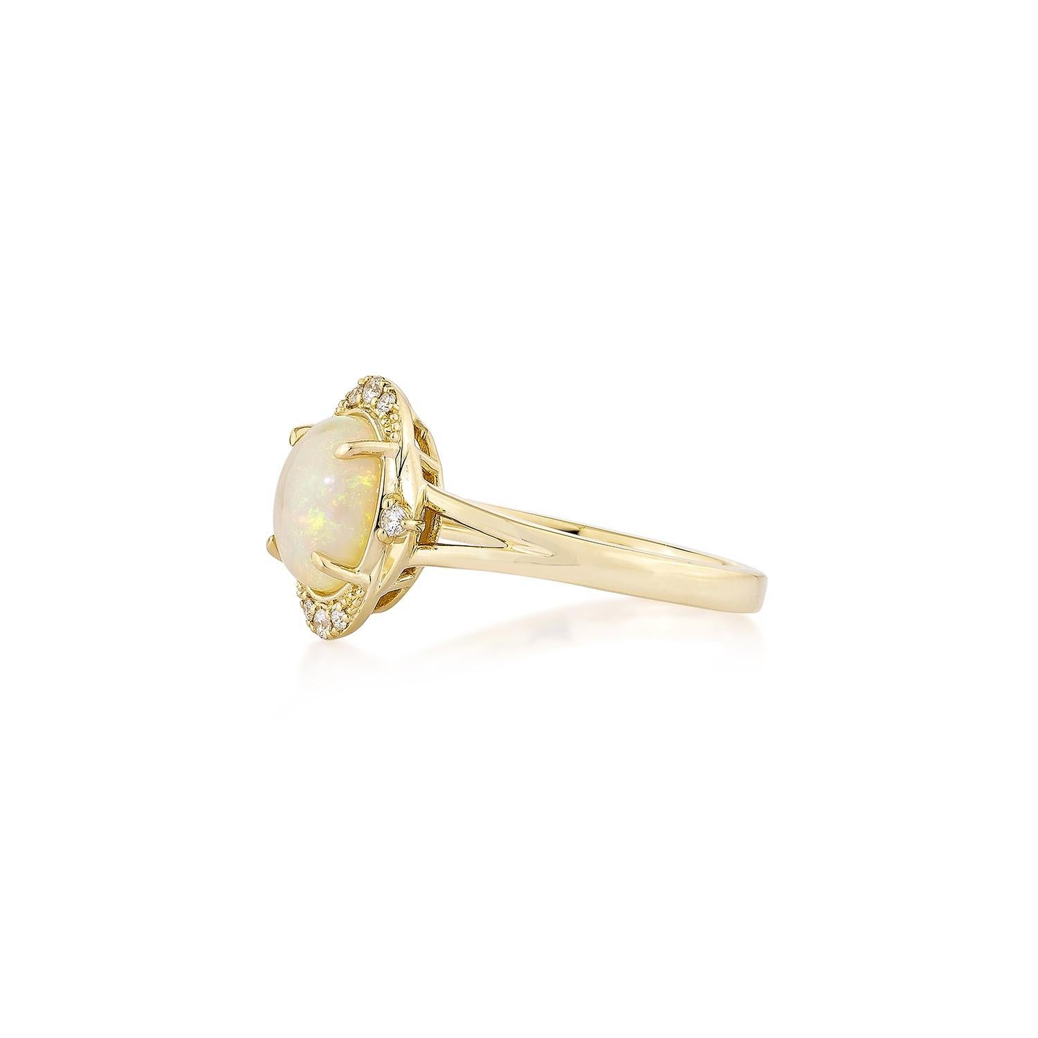 Sunita Nahata 0,80 Karat äthiopischer Opal Fancy Ring in 14KYG mit weißem Diamant. (Ovalschliff) im Angebot