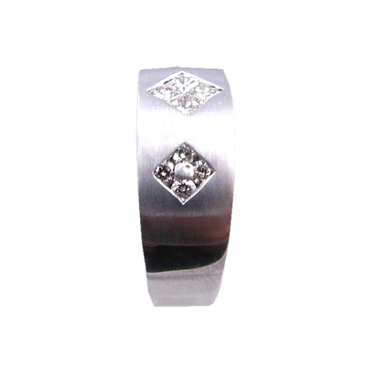 0.80 Carat Invisible/Channel Set Diamond 18 Karat Gents Ring In New Condition For Sale In Los Angeles, CA
