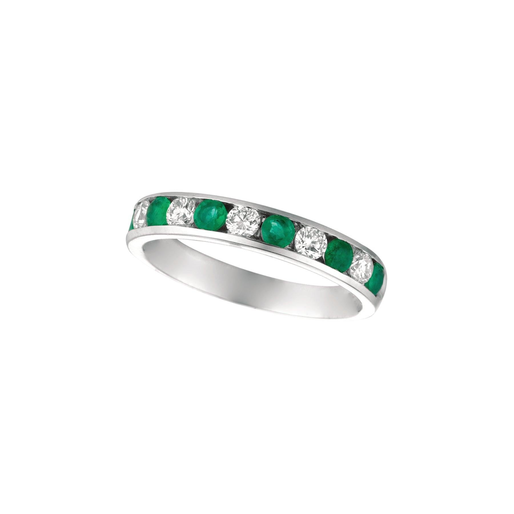 For Sale:  0.80 Carat Natural Emerald and Diamond Ring 14 Karat White Gold 3