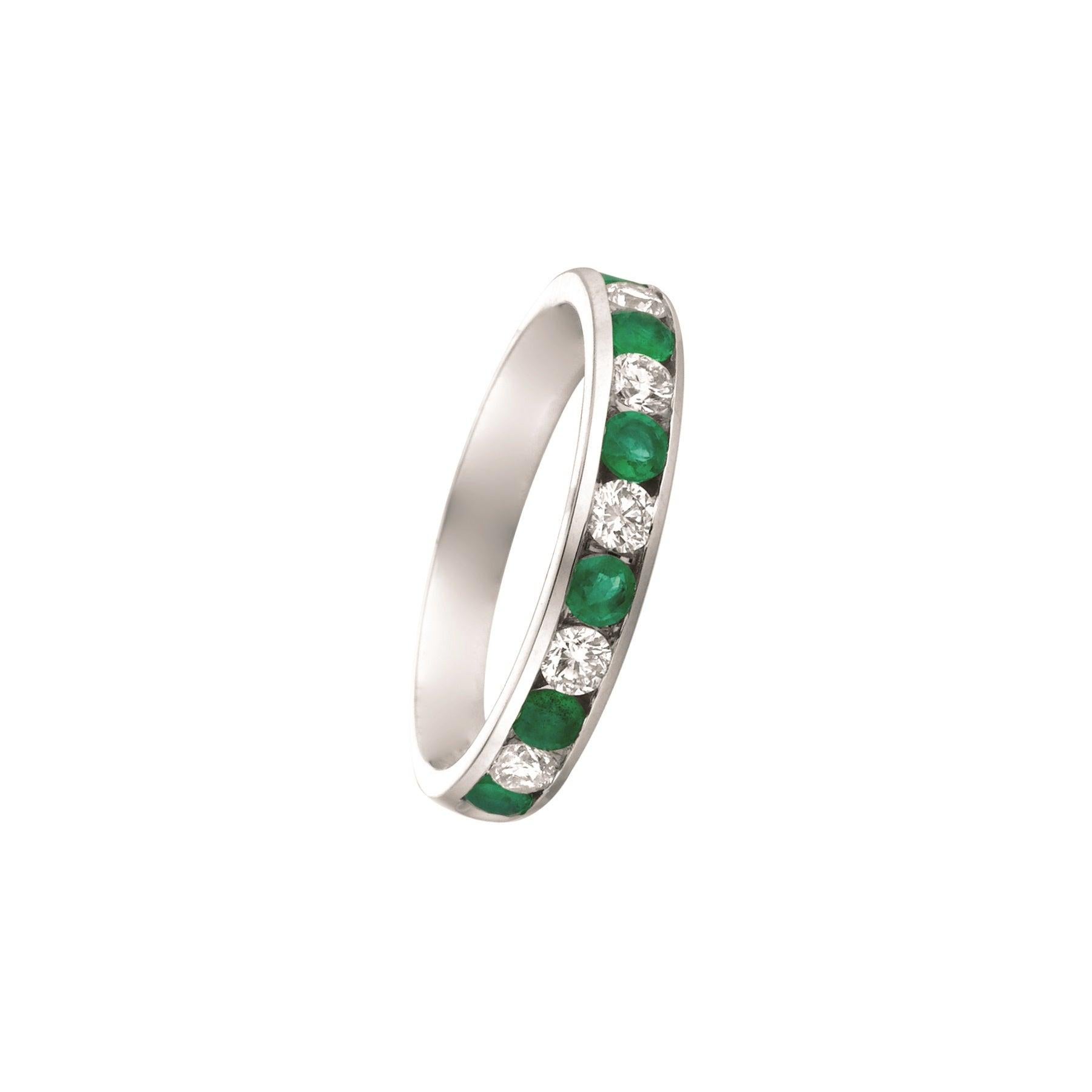 For Sale:  0.80 Carat Natural Emerald and Diamond Ring 14 Karat White Gold 4